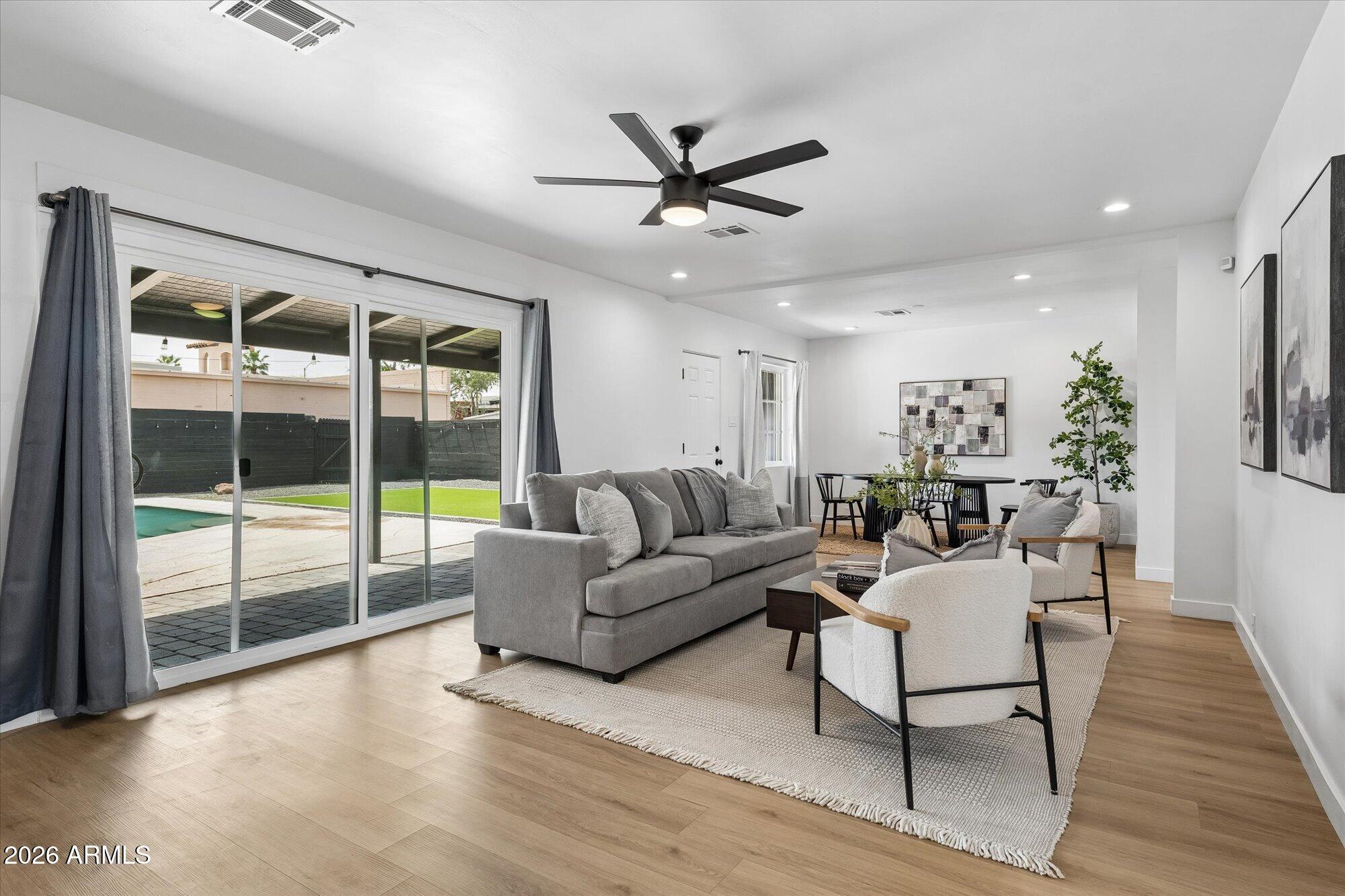 1731 E VERDE Lane