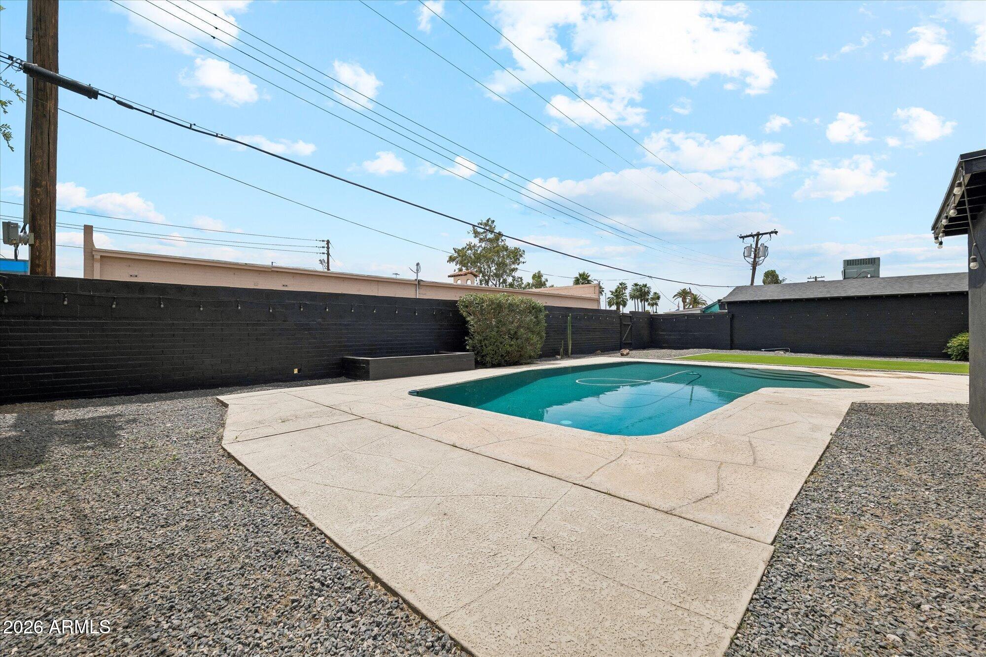 1731 E VERDE Lane