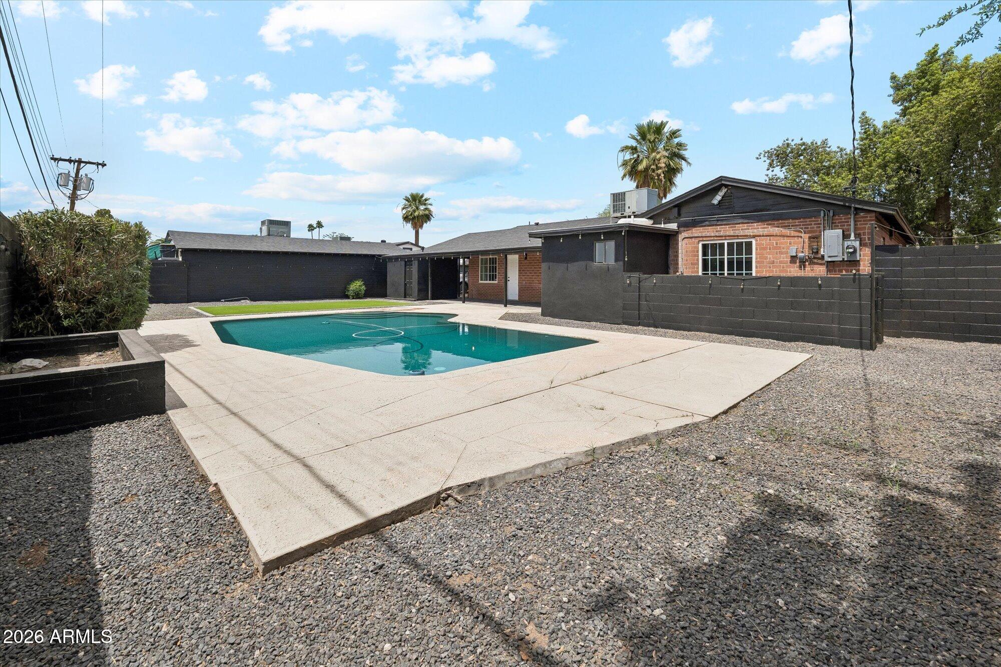 1731 E VERDE Lane