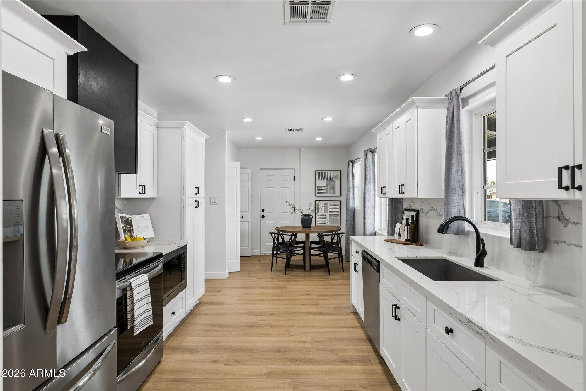 1731 E VERDE Lane