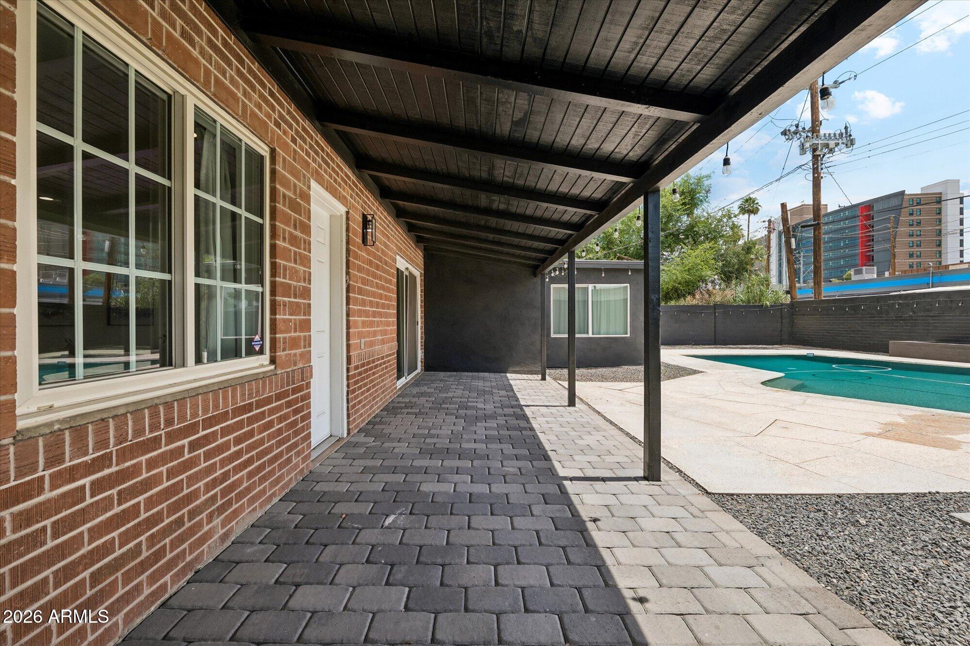 1731 E VERDE Lane