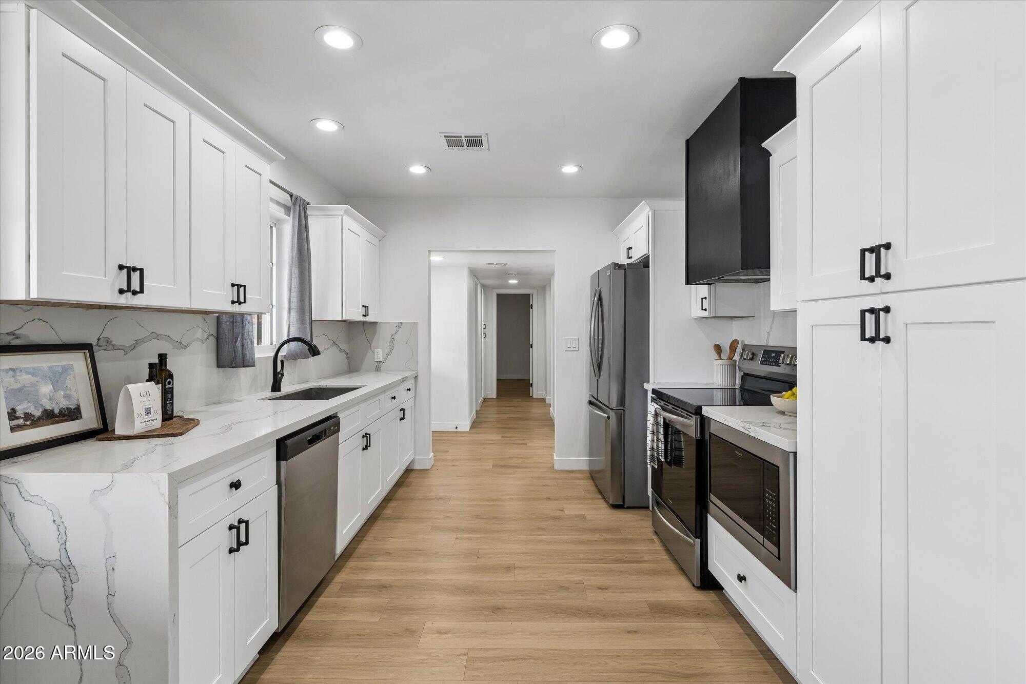 1731 E VERDE Lane
