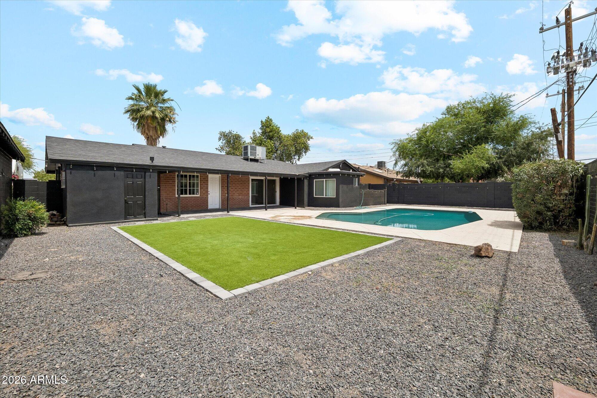 1731 E VERDE Lane