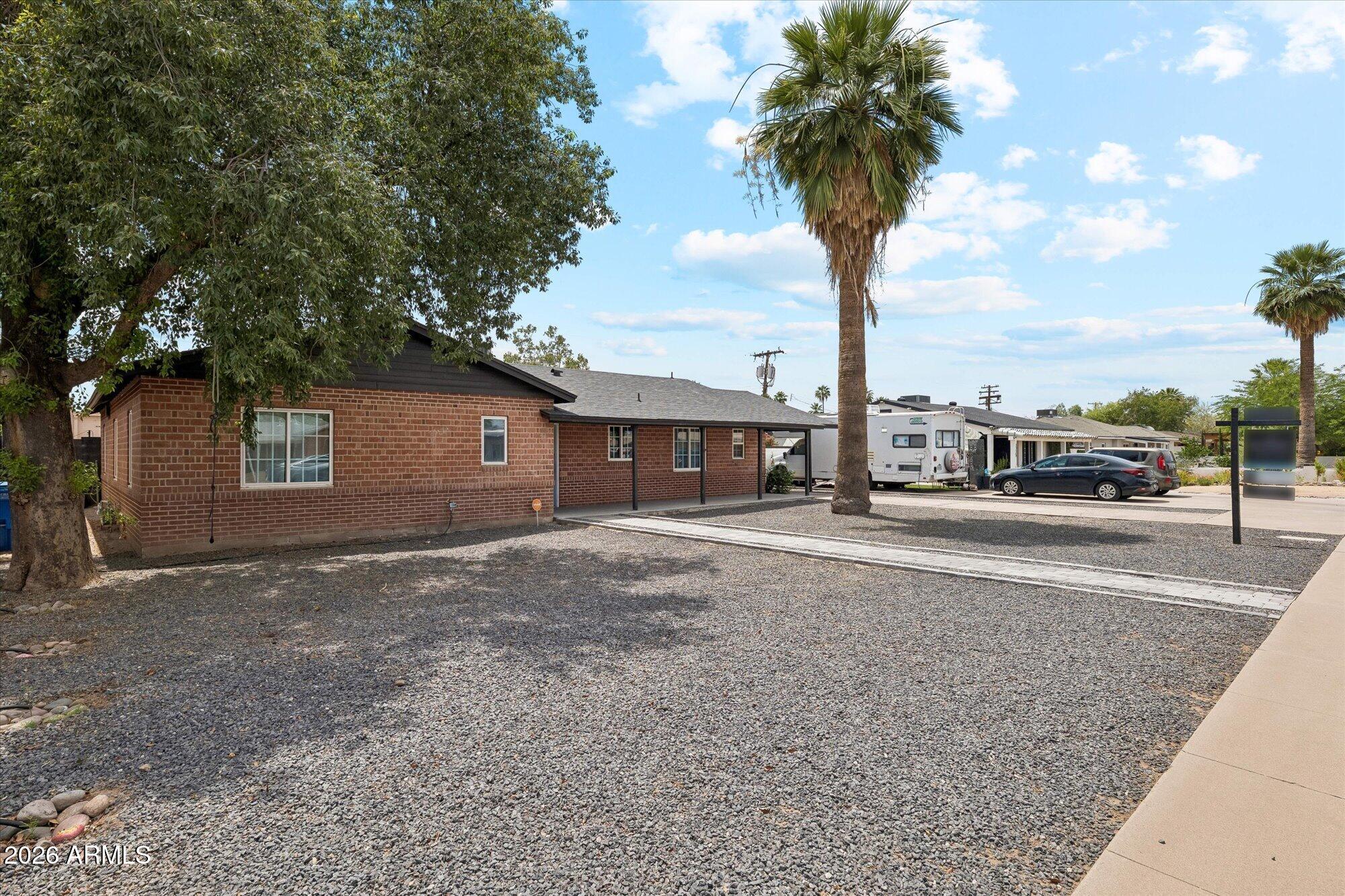 1731 E VERDE Lane