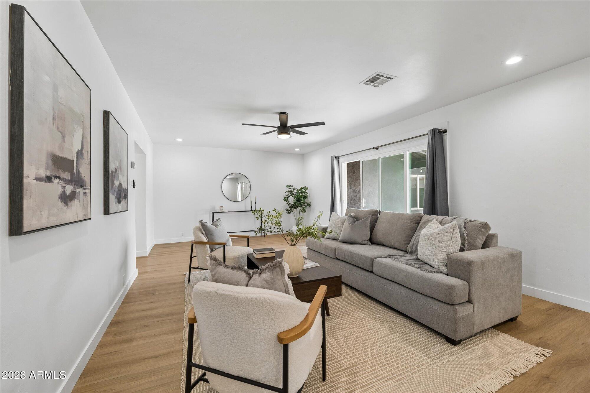1731 E VERDE Lane