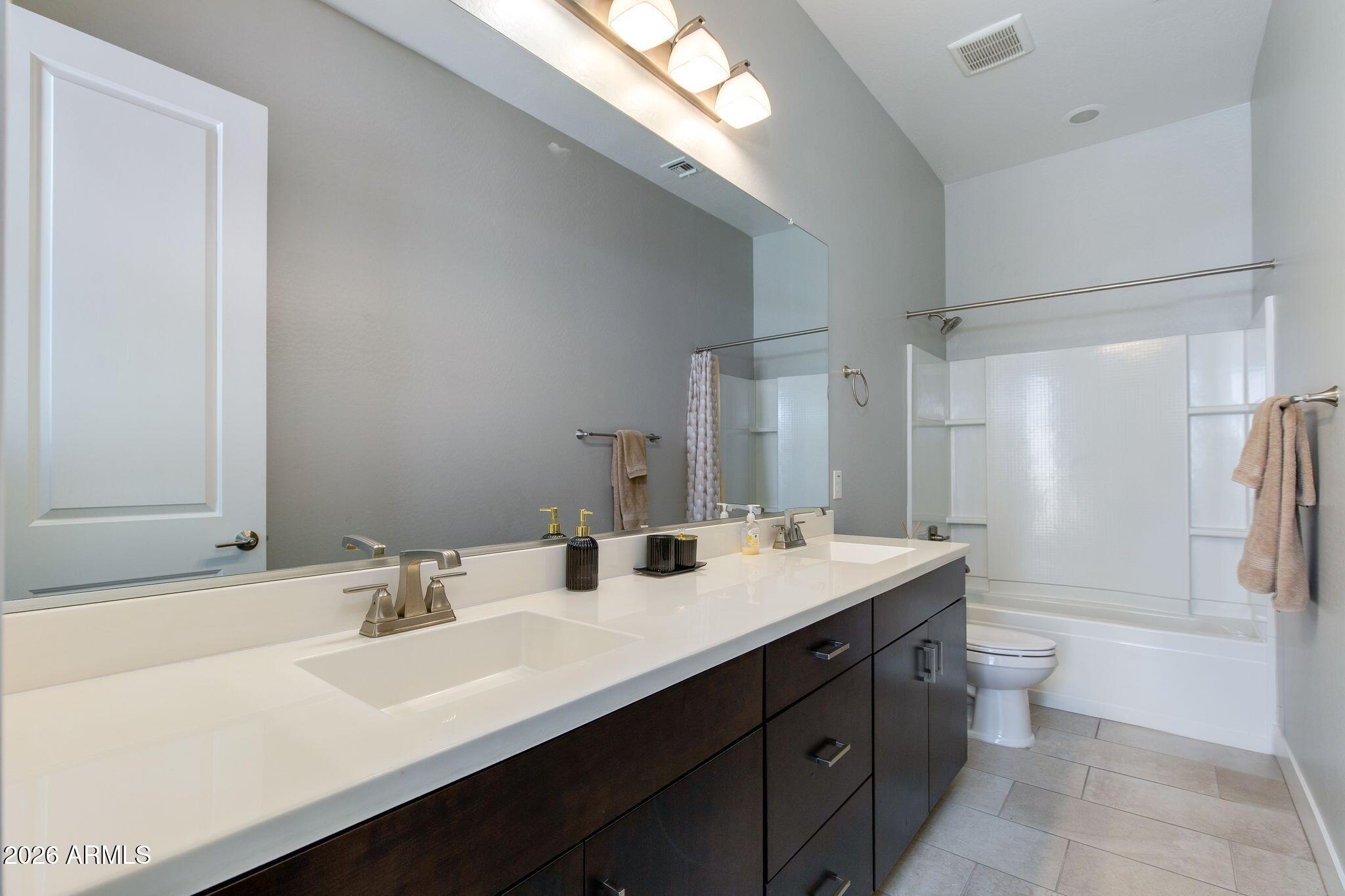 1332 E LA MIRADA Drive