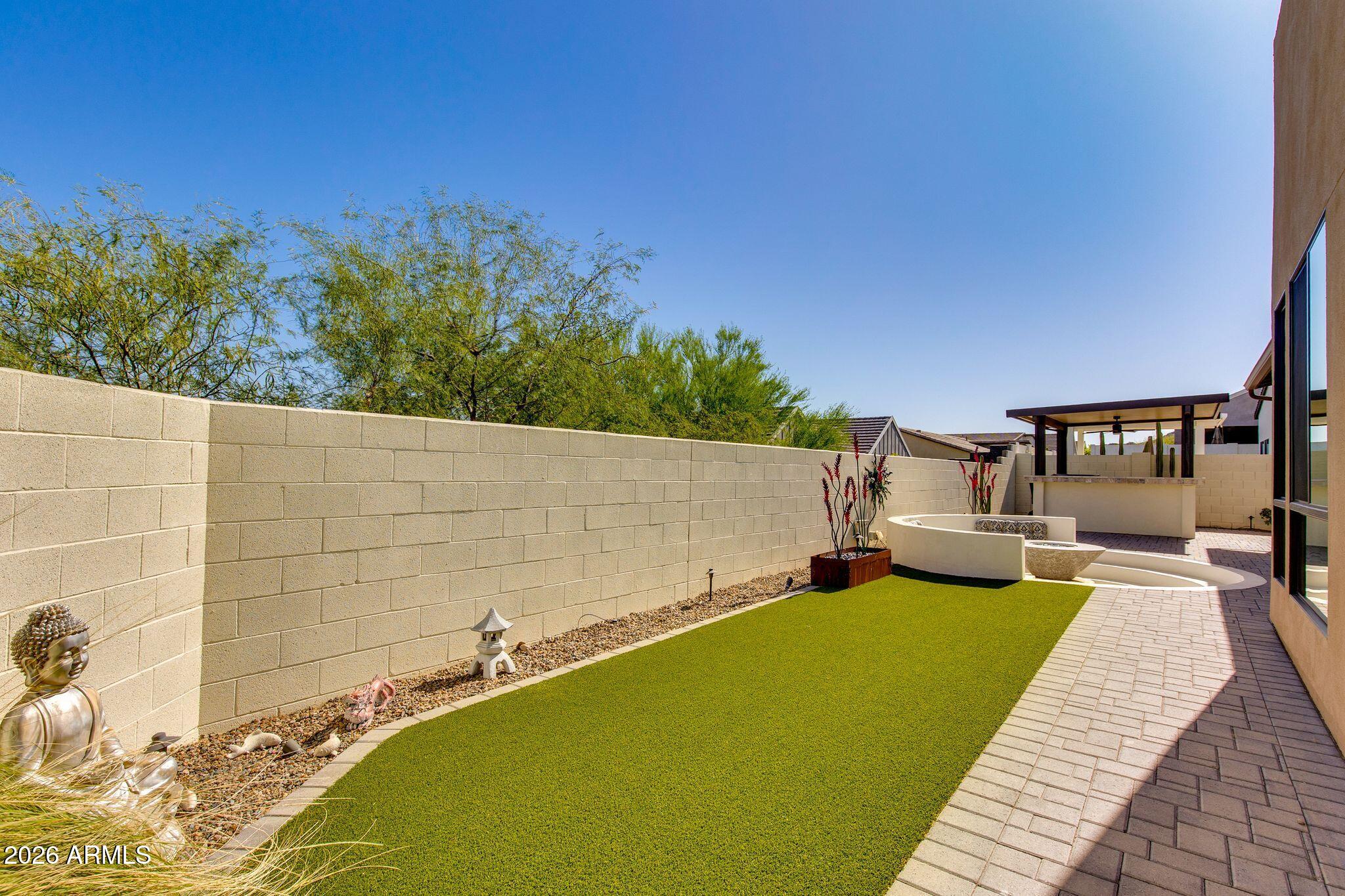 1332 E LA MIRADA Drive