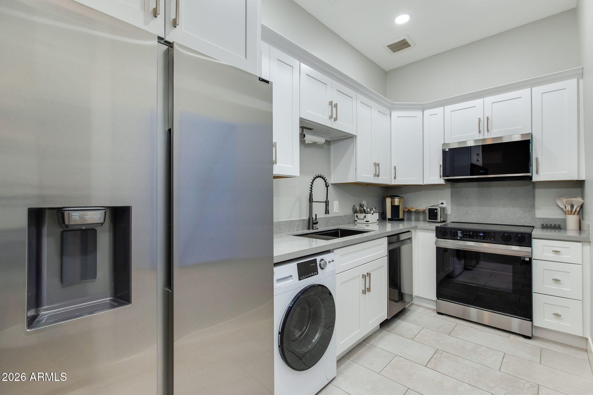 1332 E LA MIRADA Drive