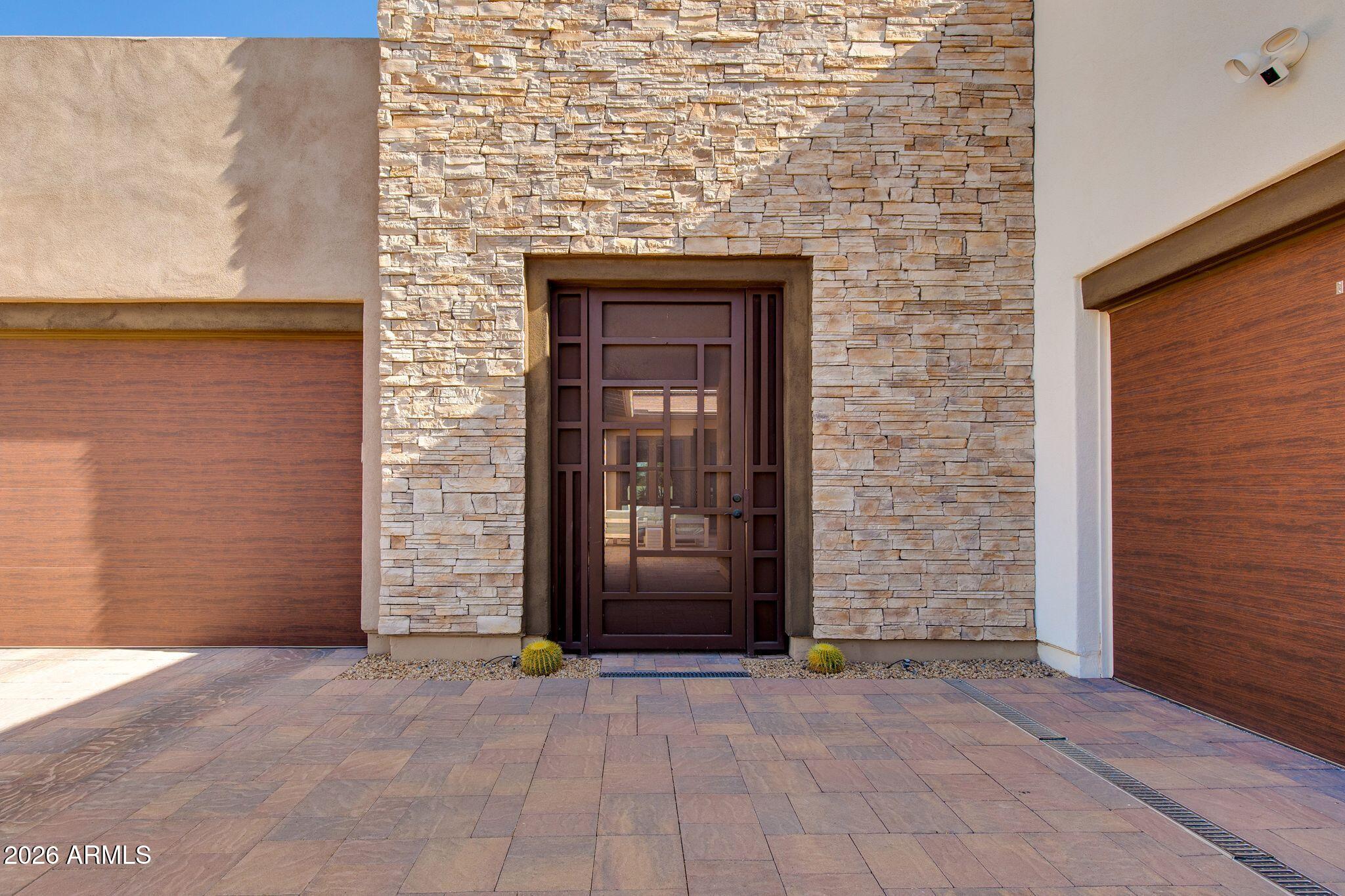 1332 E LA MIRADA Drive