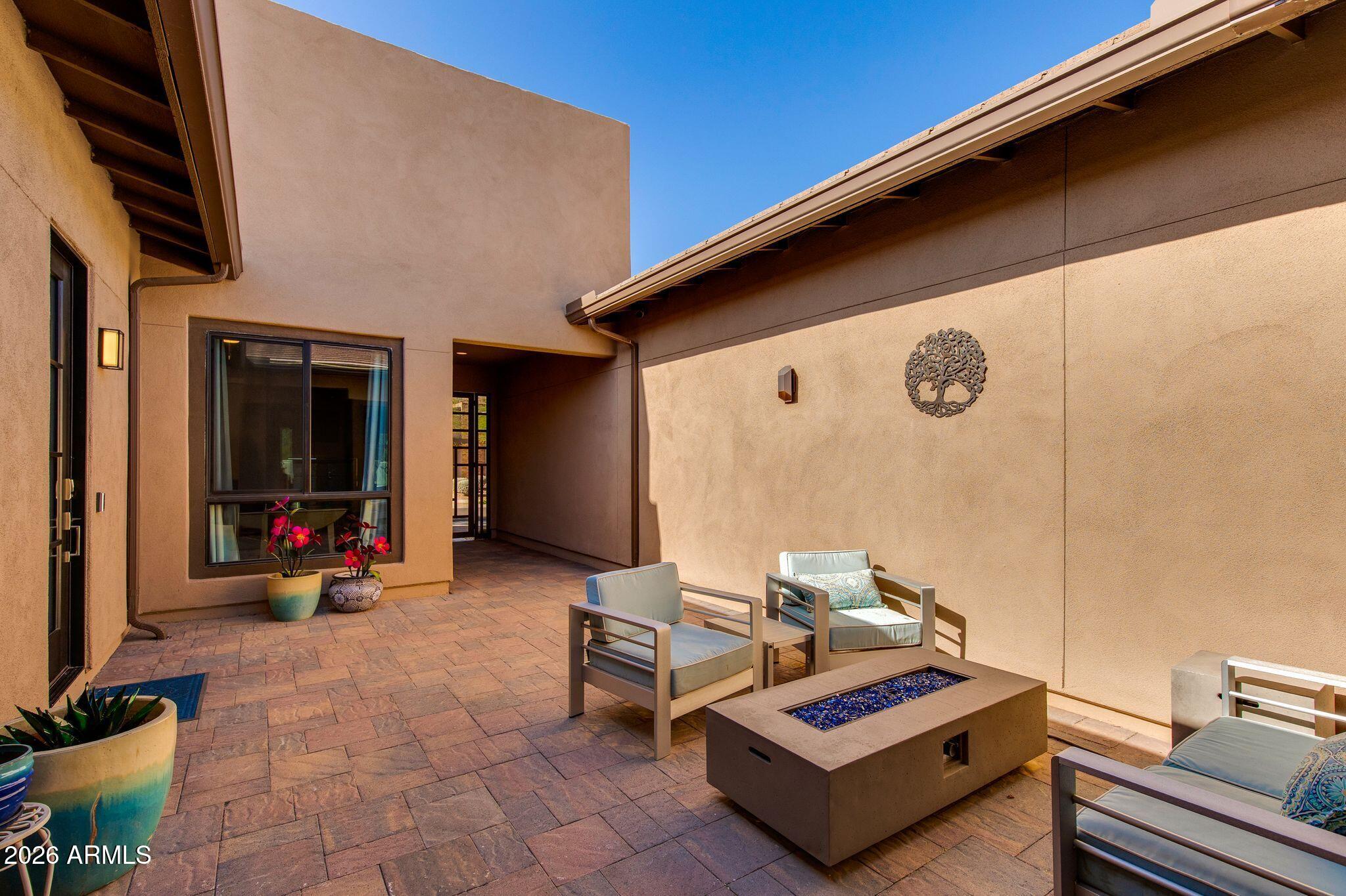 1332 E LA MIRADA Drive