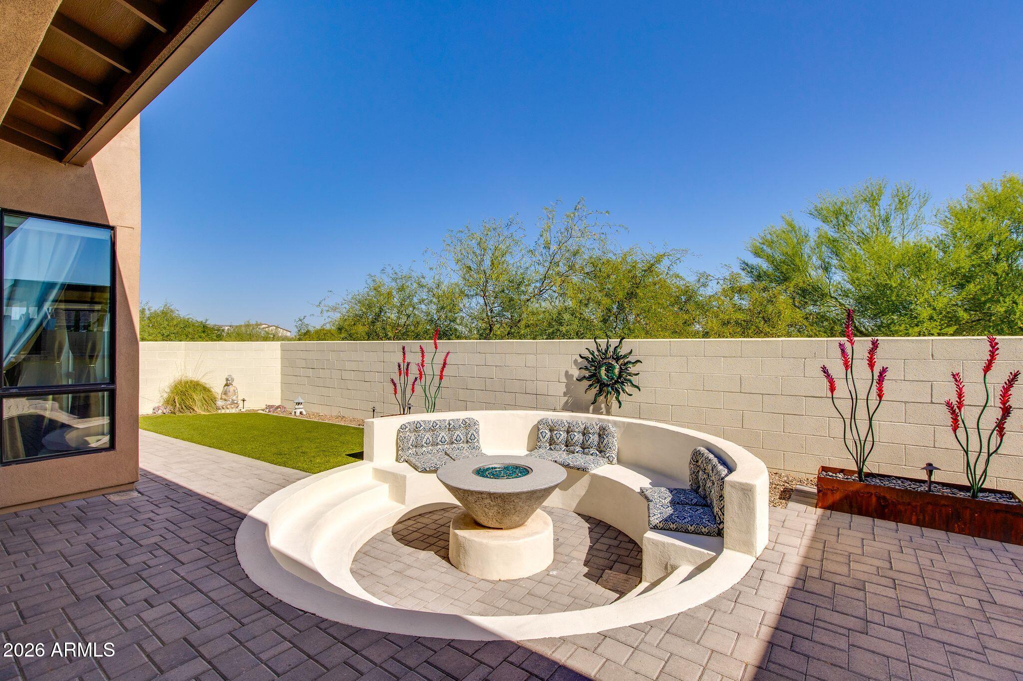 1332 E LA MIRADA Drive