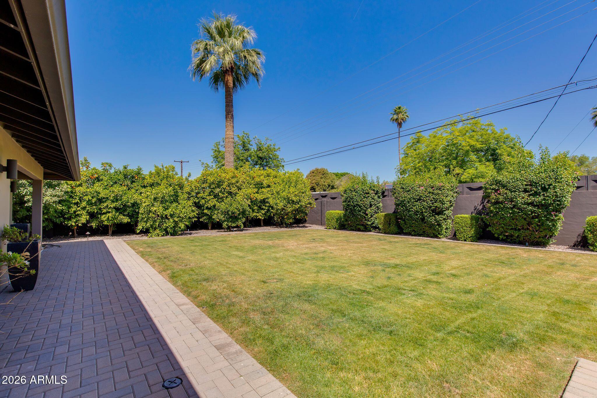 3312 E GLENROSA Avenue