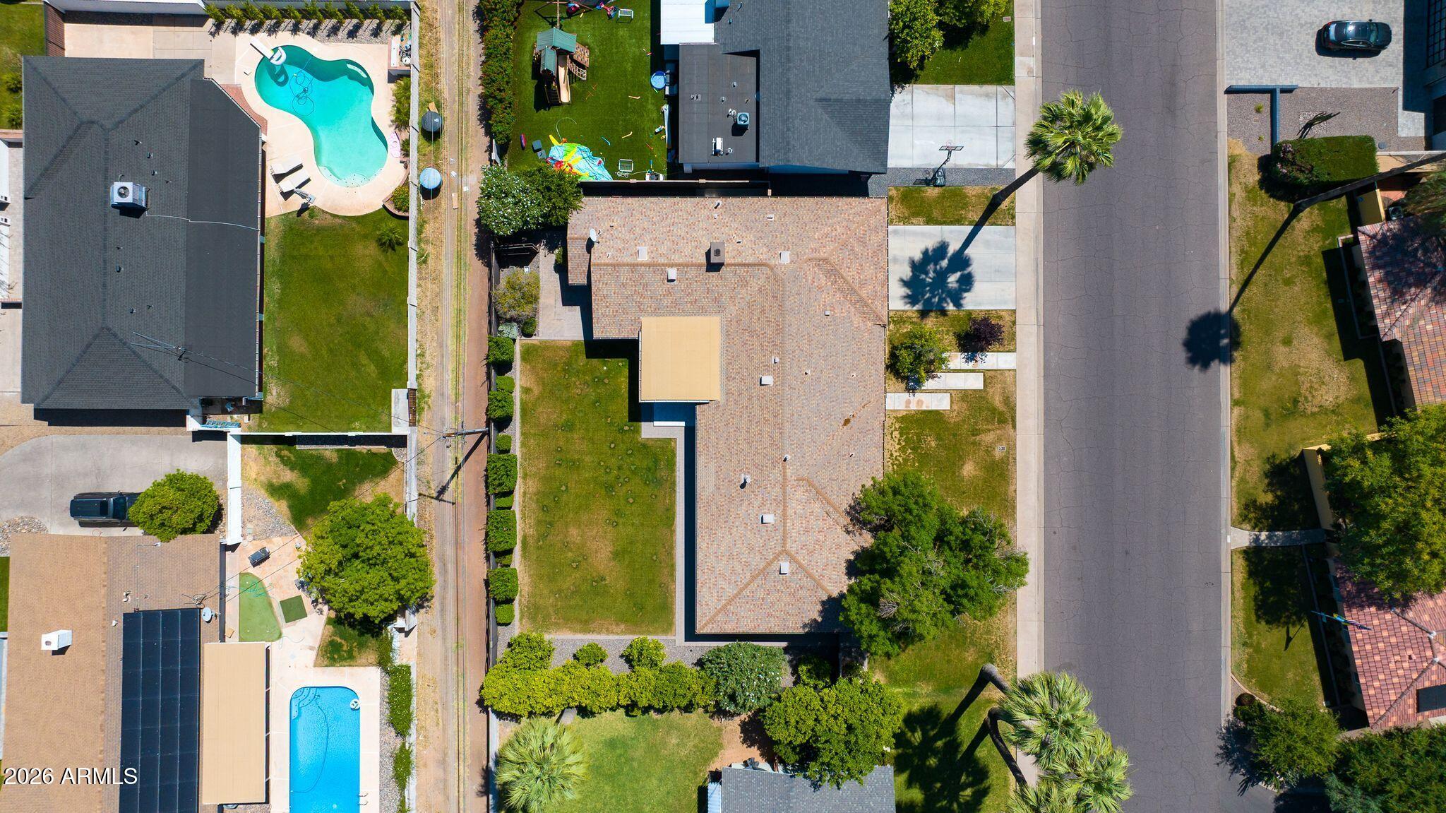 3312 E GLENROSA Avenue