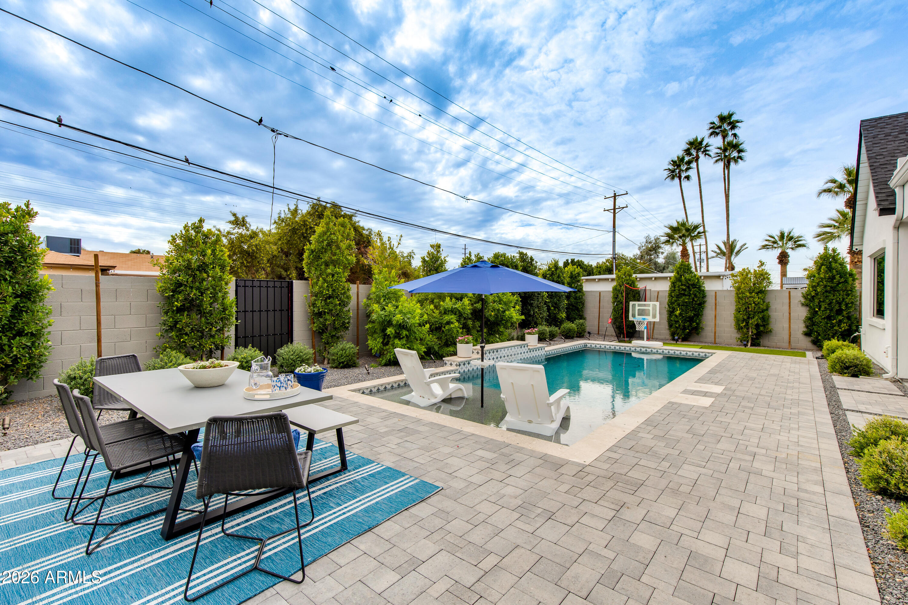 5513 E VERDE Lane