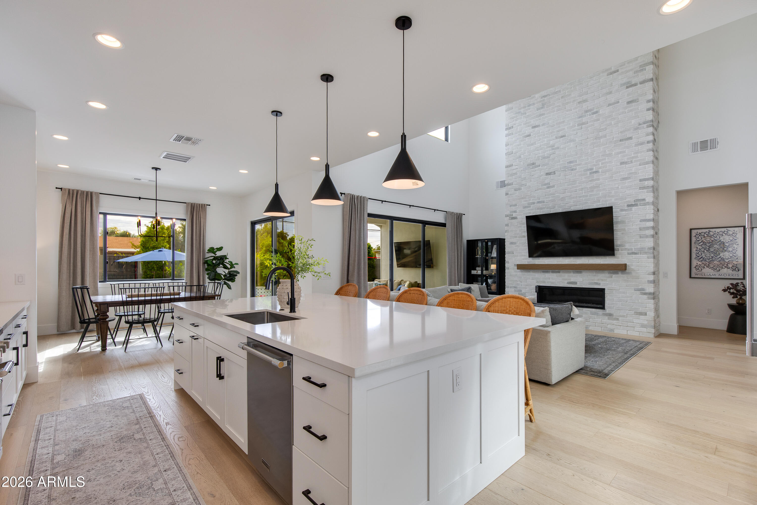 5513 E VERDE Lane