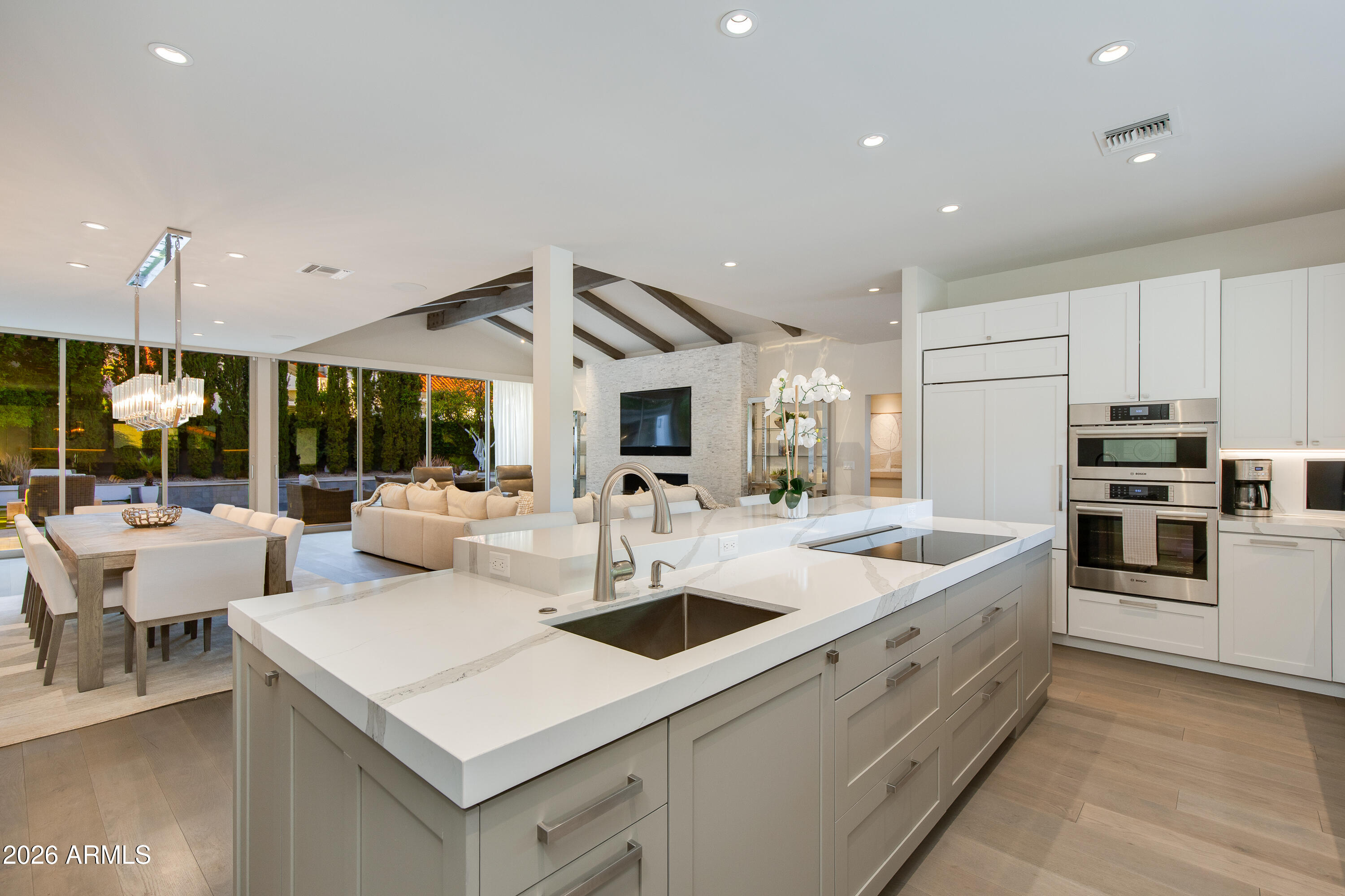 3160 E STELLA Lane