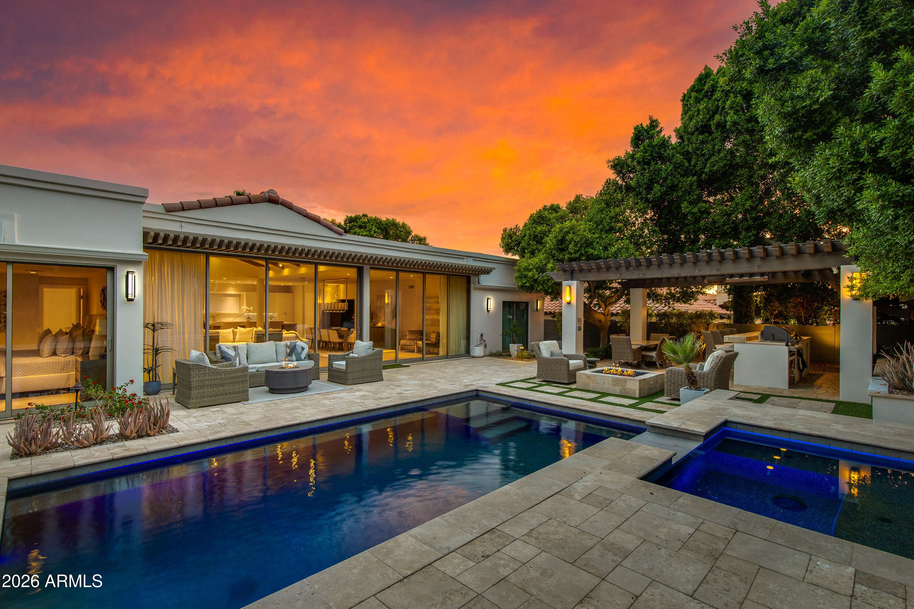 3160 E STELLA Lane