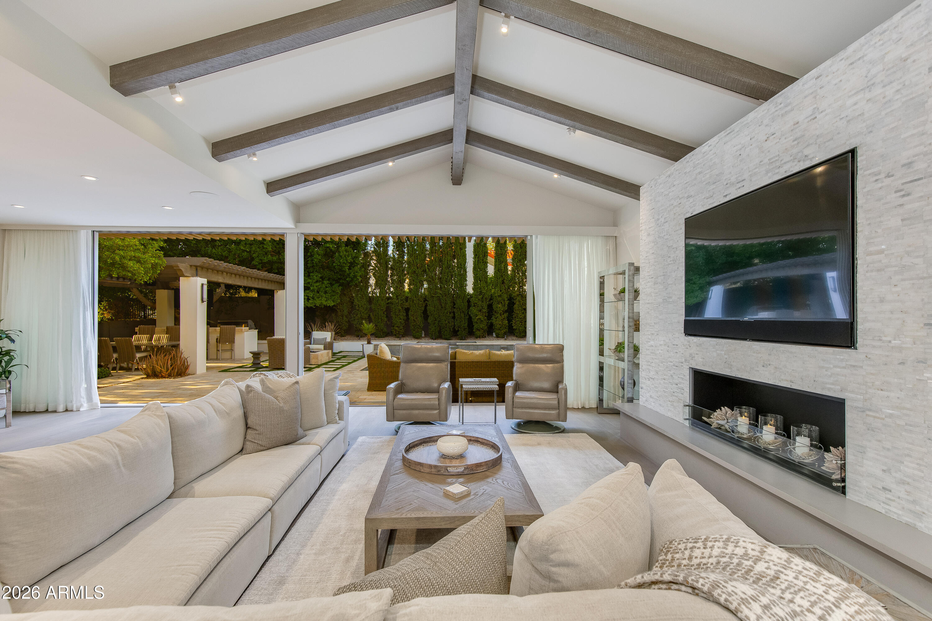 3160 E STELLA Lane