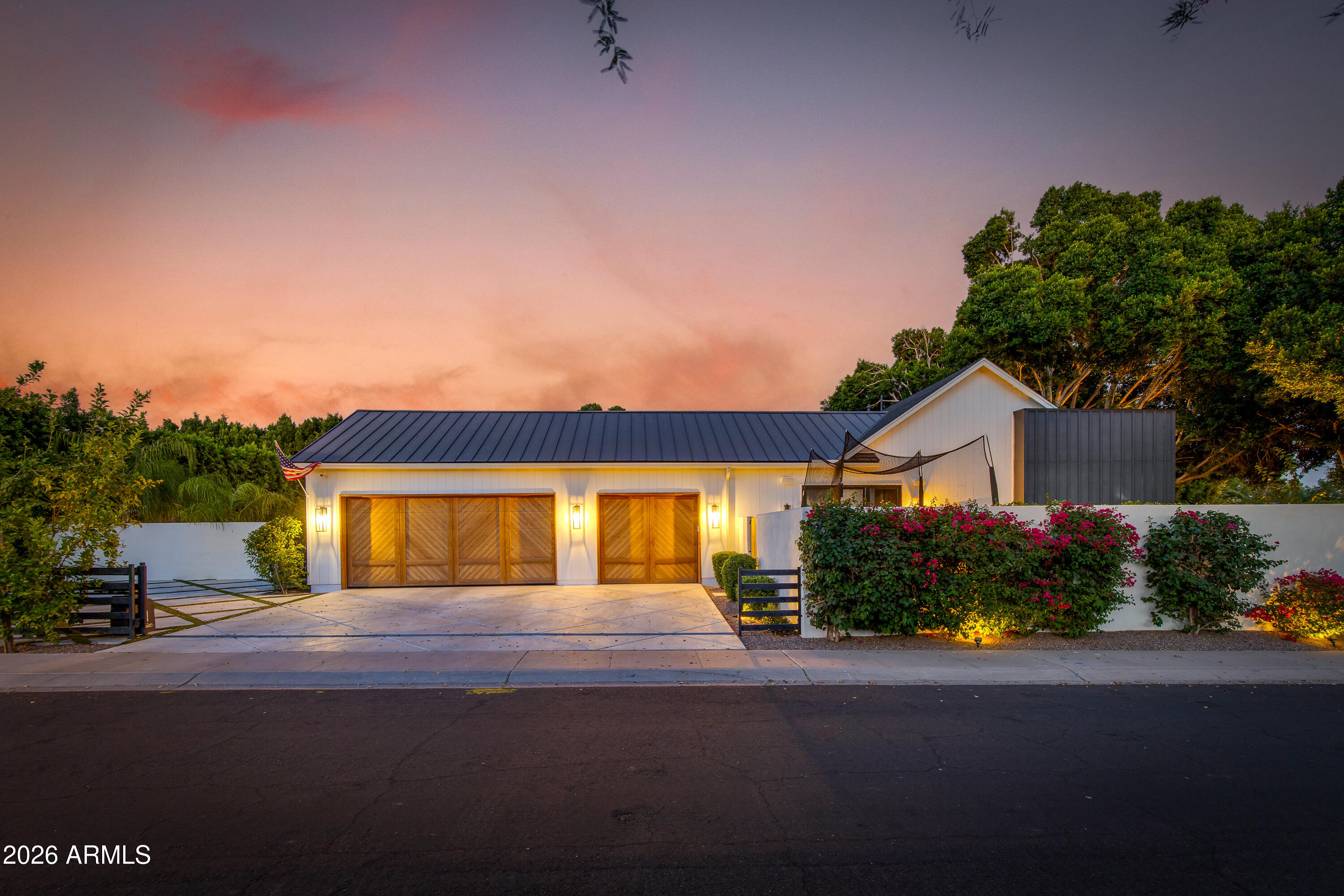 5502 E MARIPOSA Street