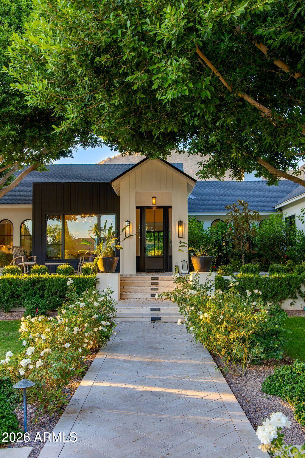 5502 E MARIPOSA Street
