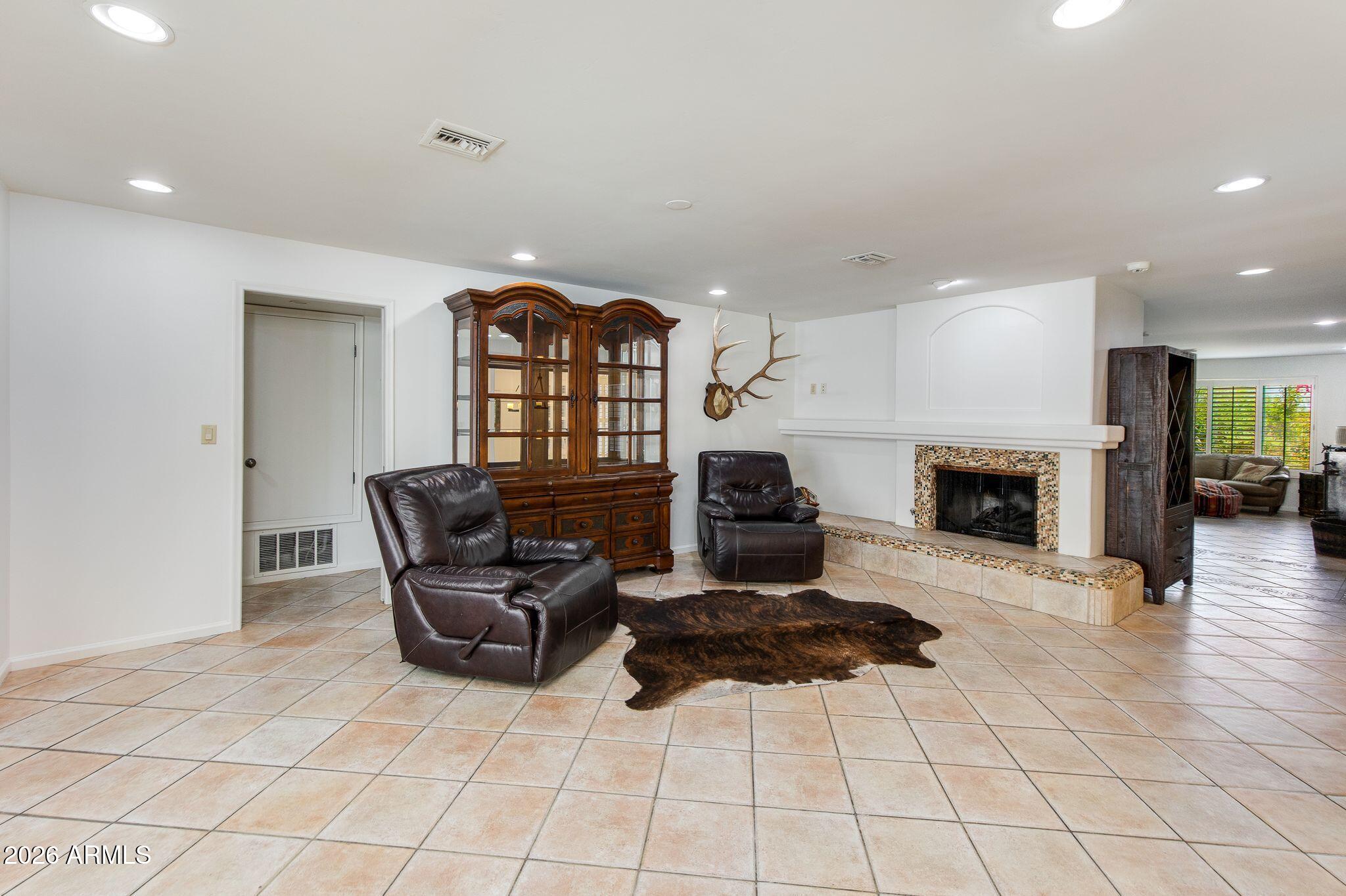 2236 E CACTUS WREN Drive