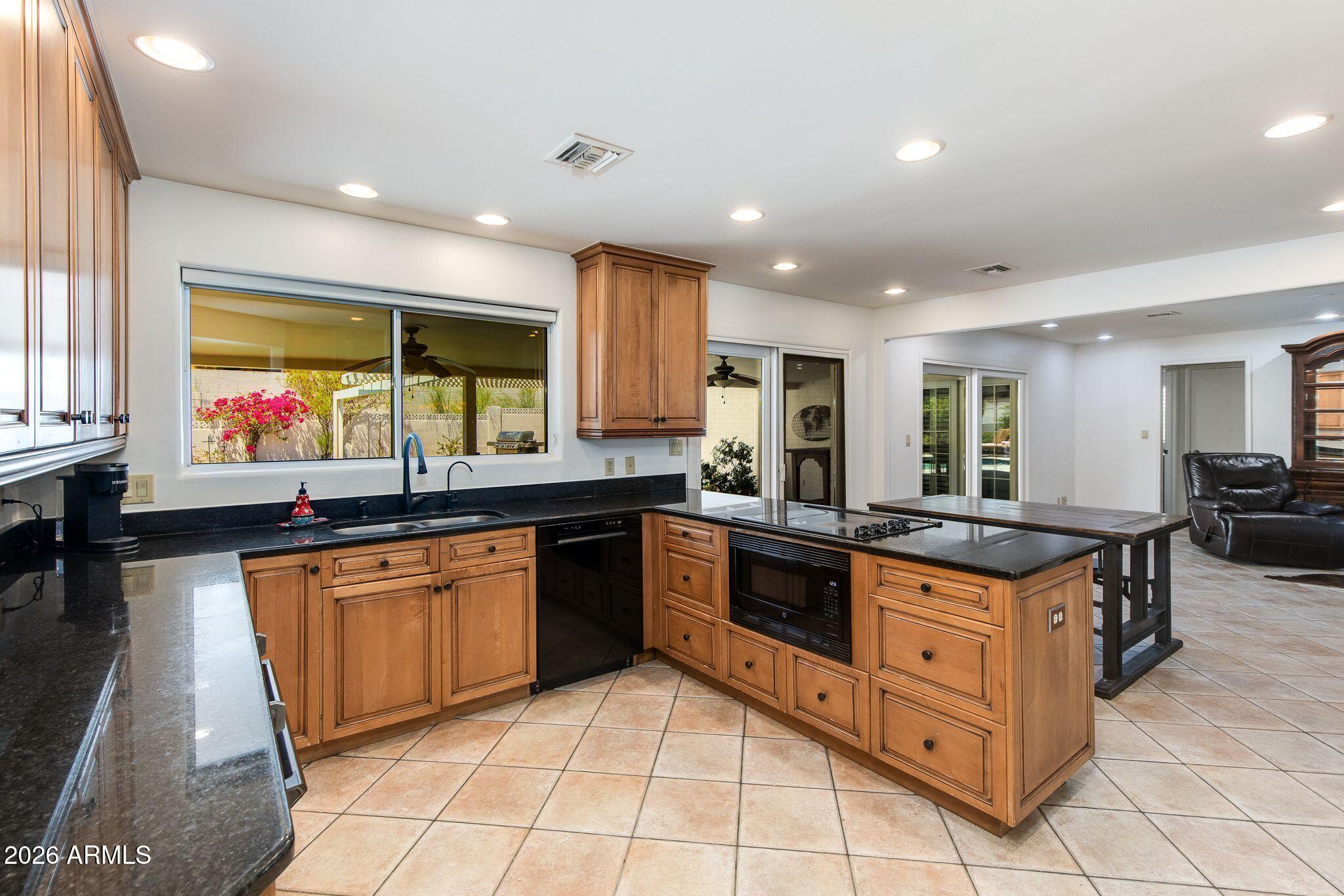 2236 E CACTUS WREN Drive