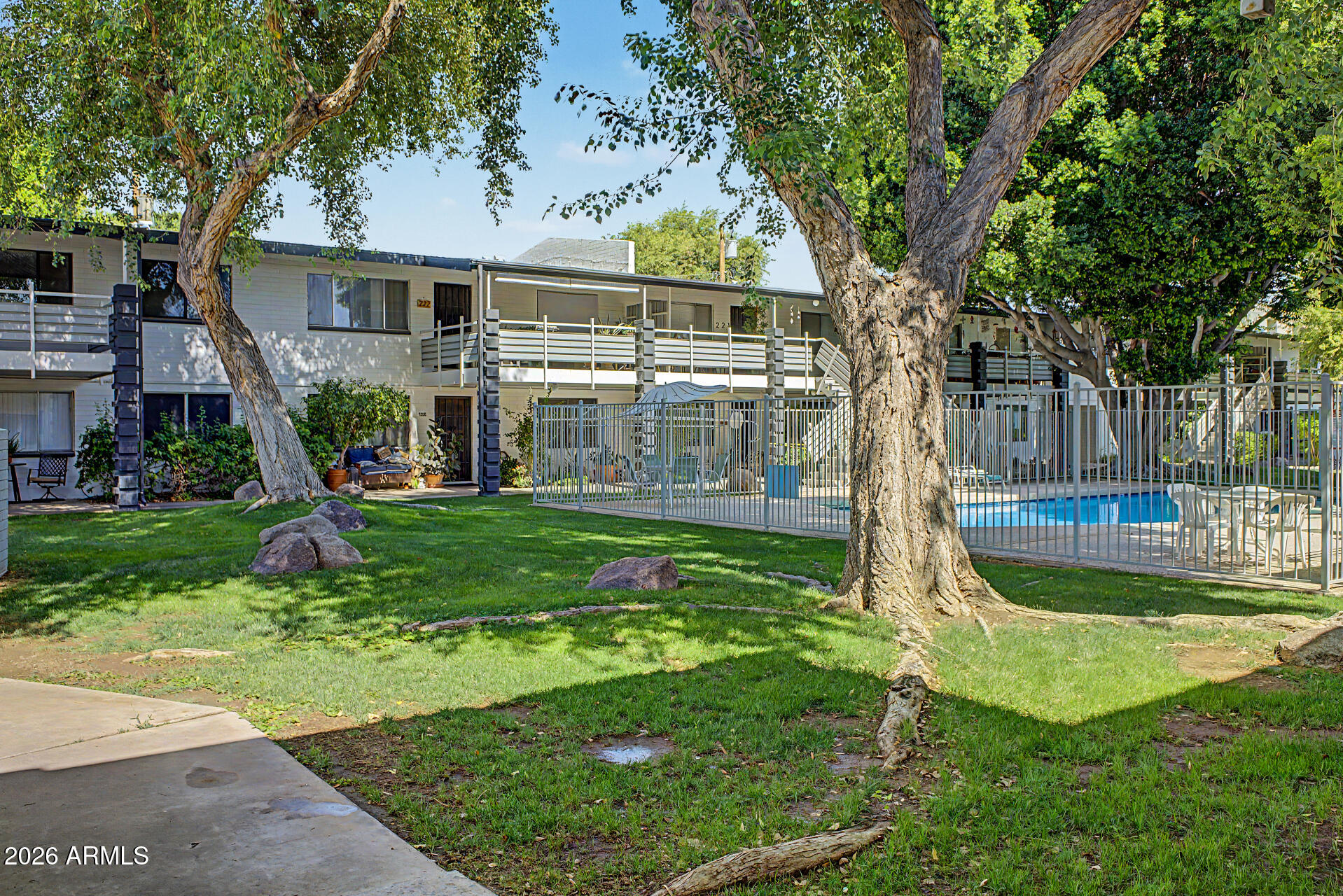 749 E MONTEBELLO Avenue 128