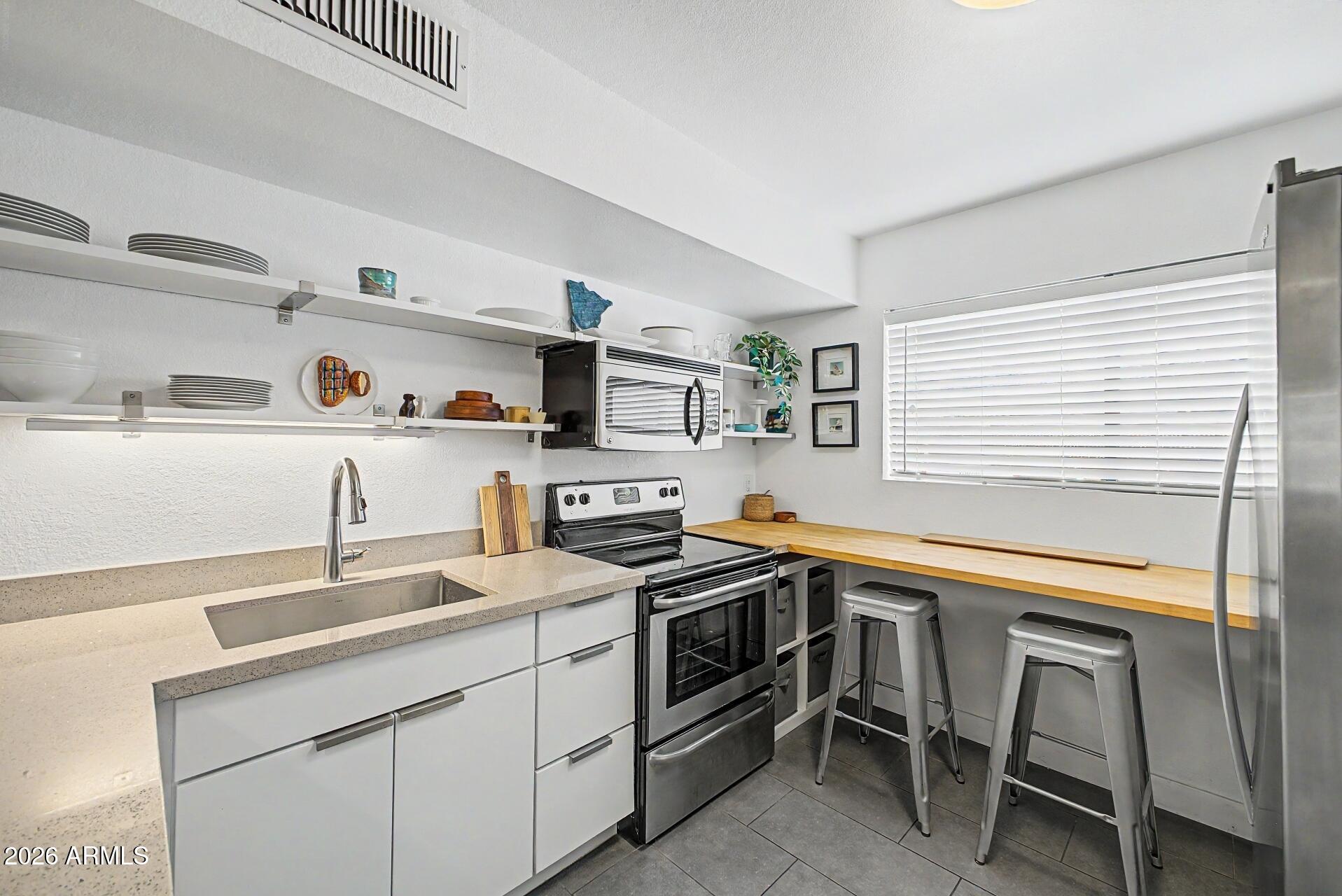 749 E MONTEBELLO Avenue 128