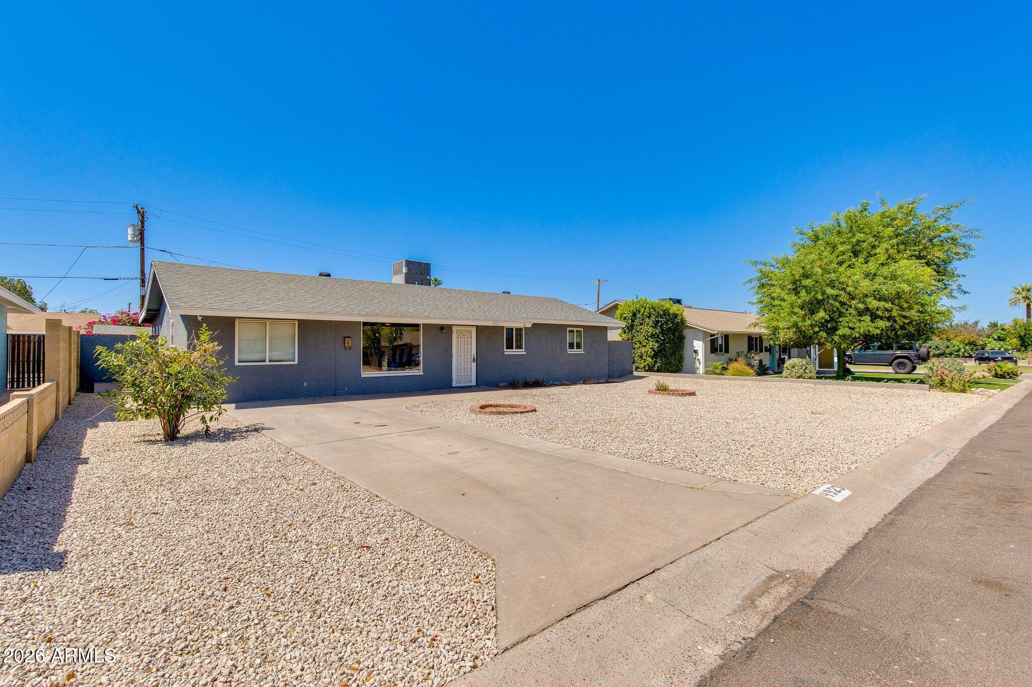 4923 E PALM Lane