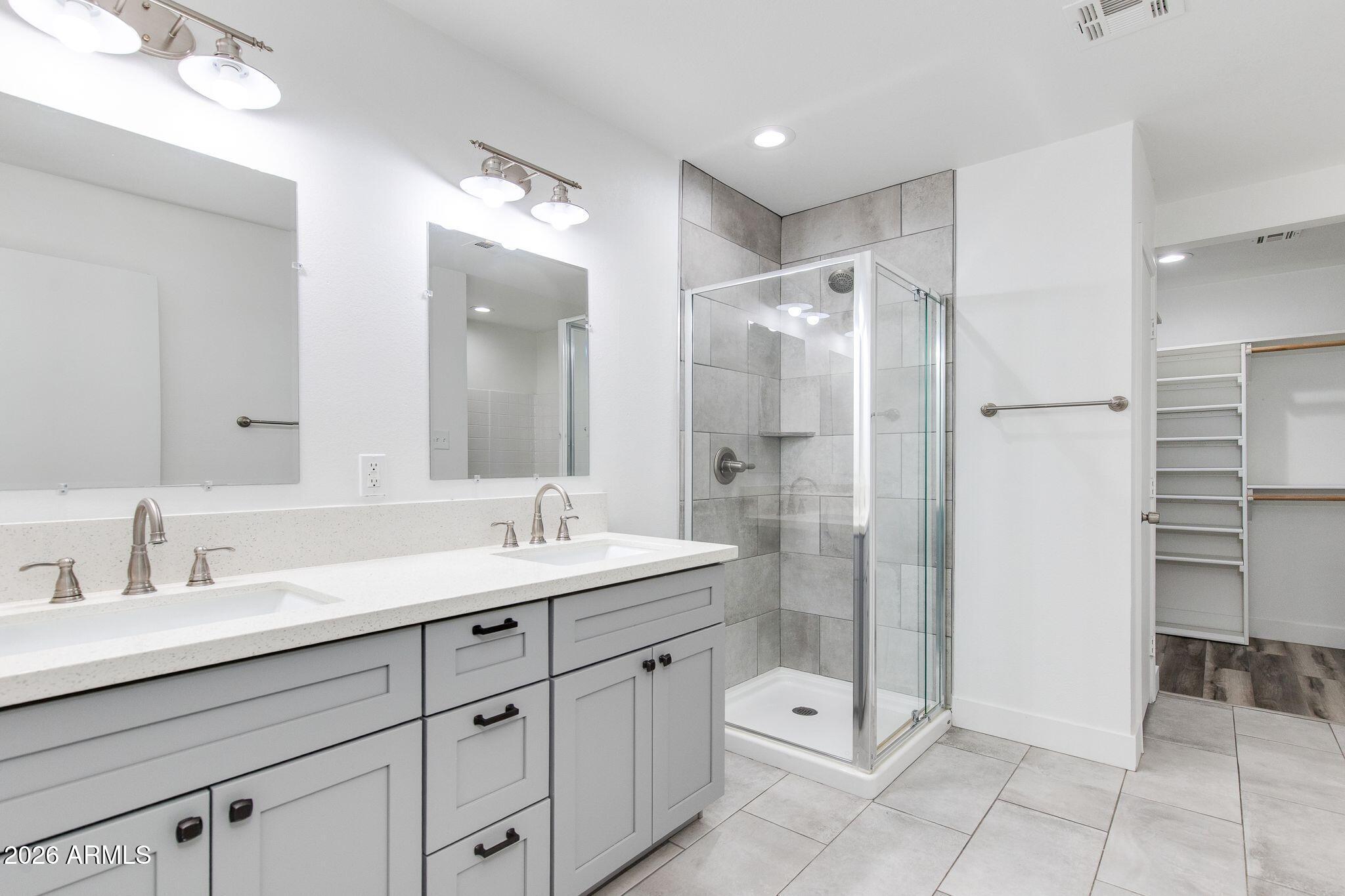 4923 E PALM Lane