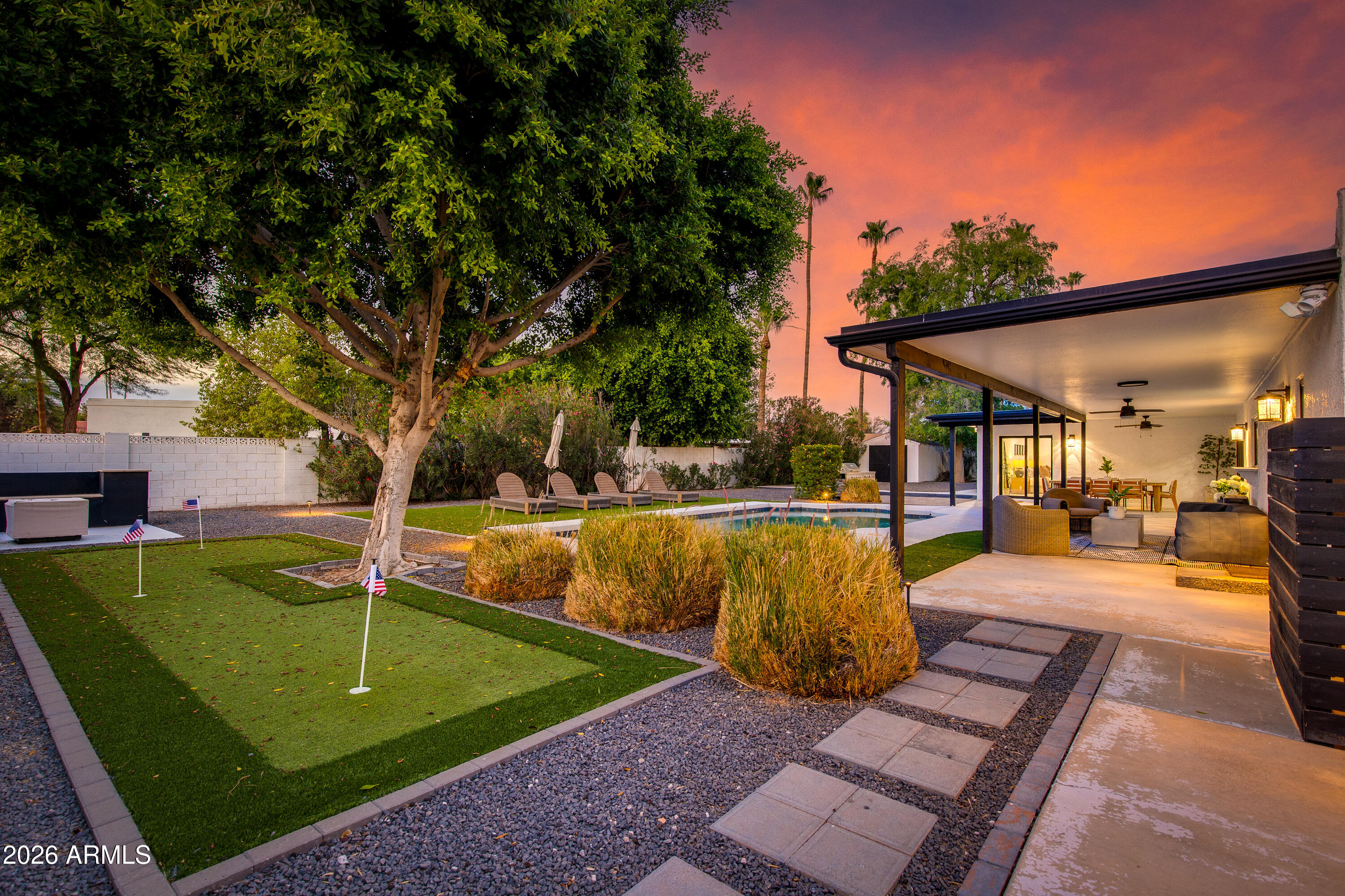 5802 E CORRINE Drive