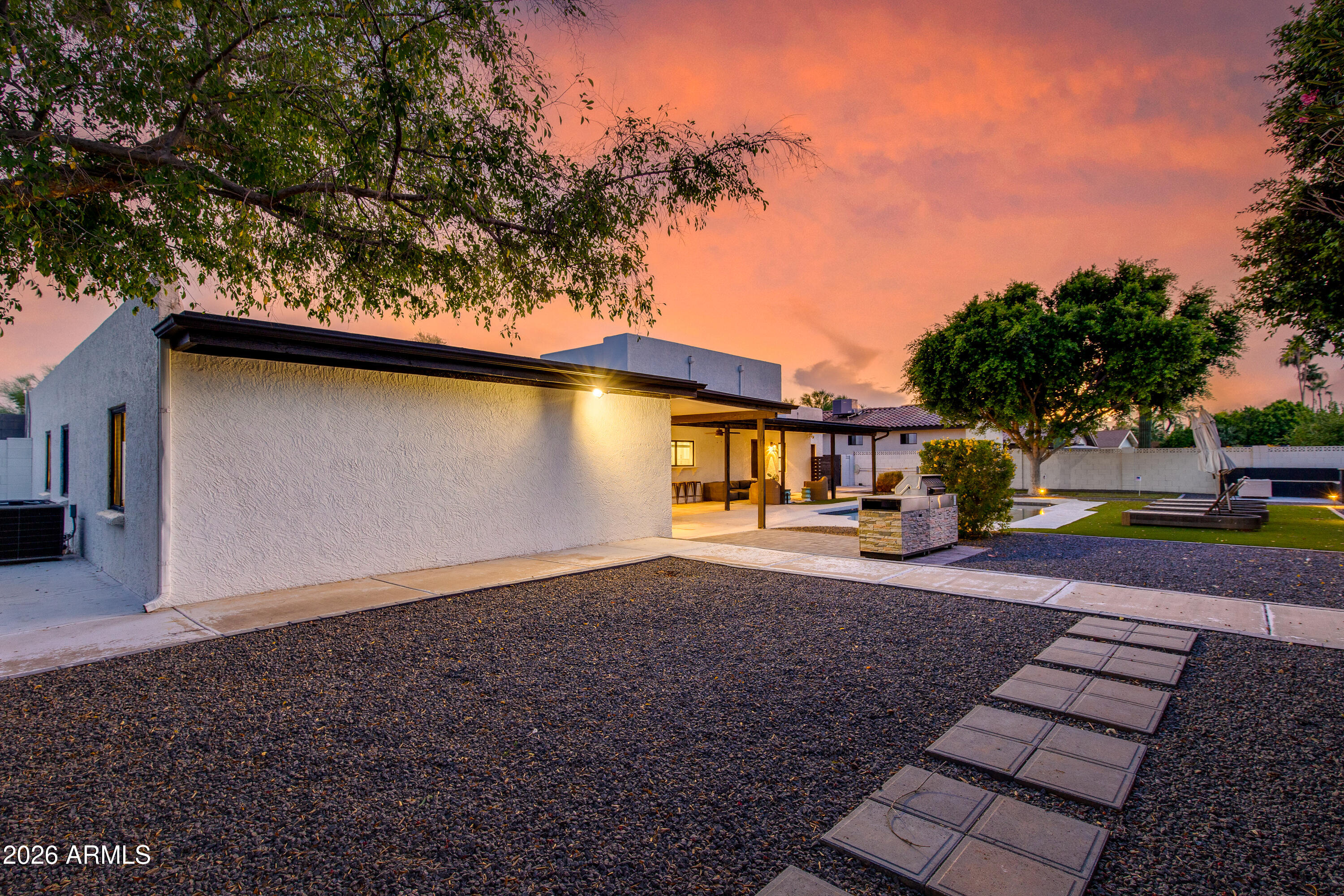 5802 E CORRINE Drive