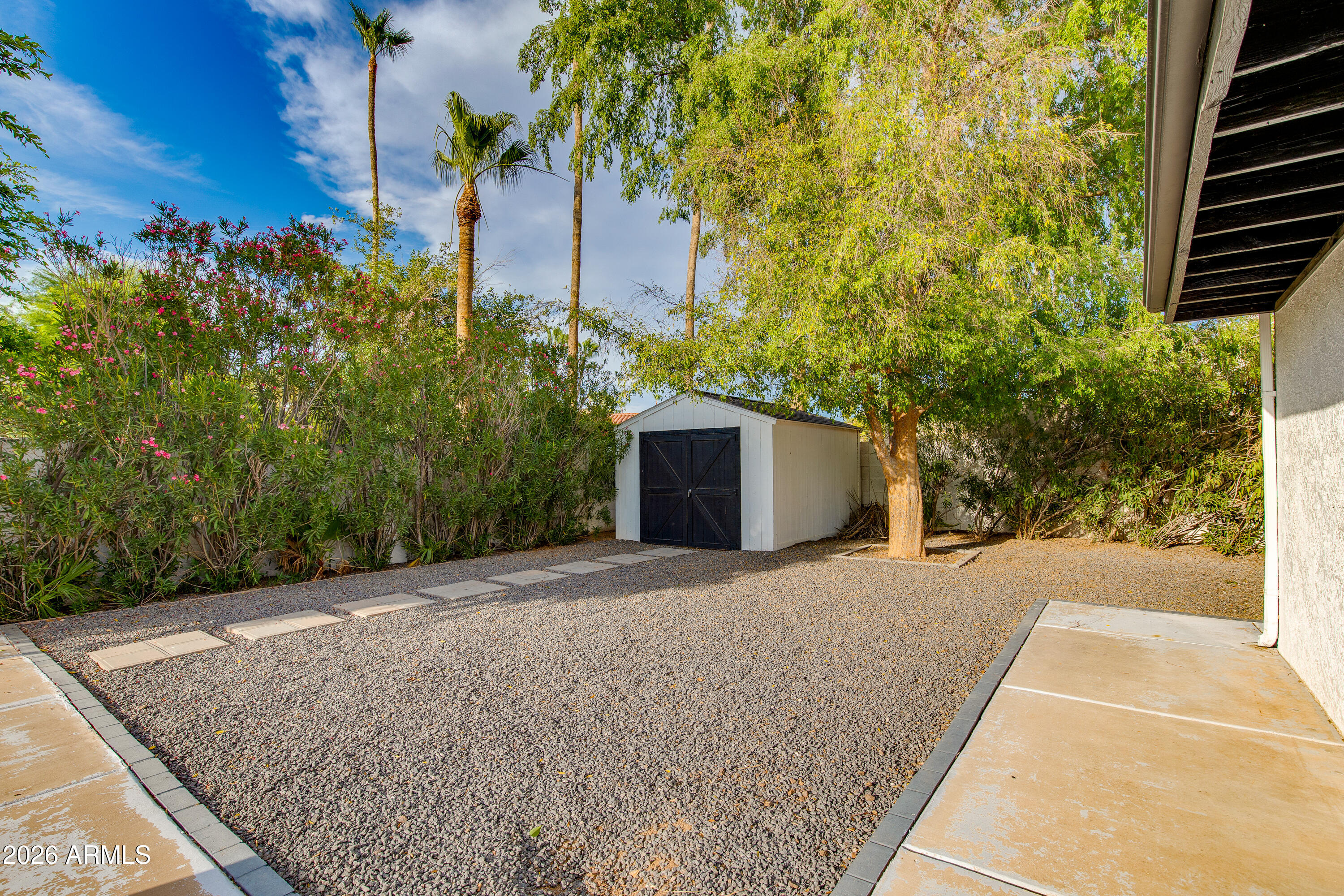 5802 E CORRINE Drive