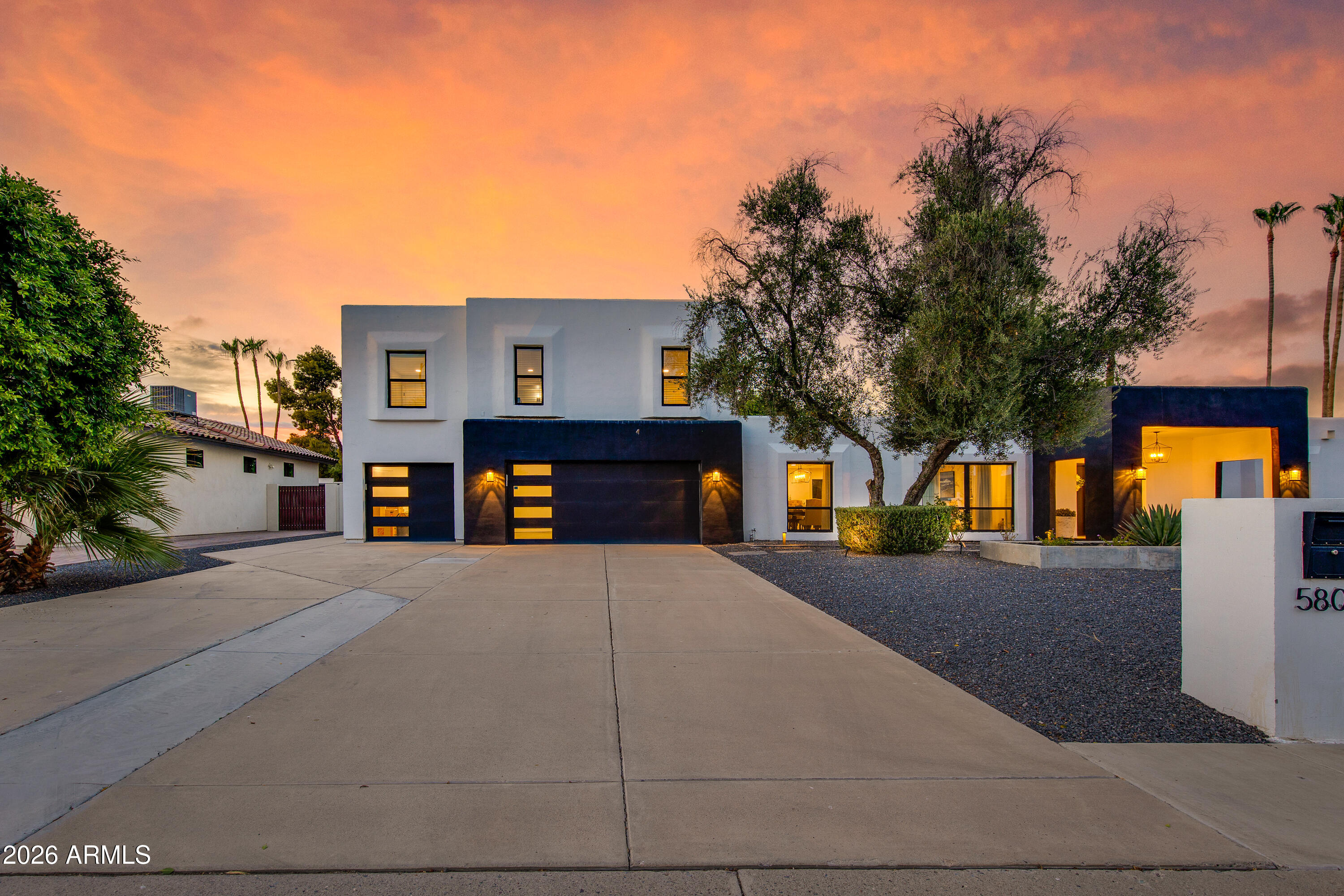 5802 E CORRINE Drive
