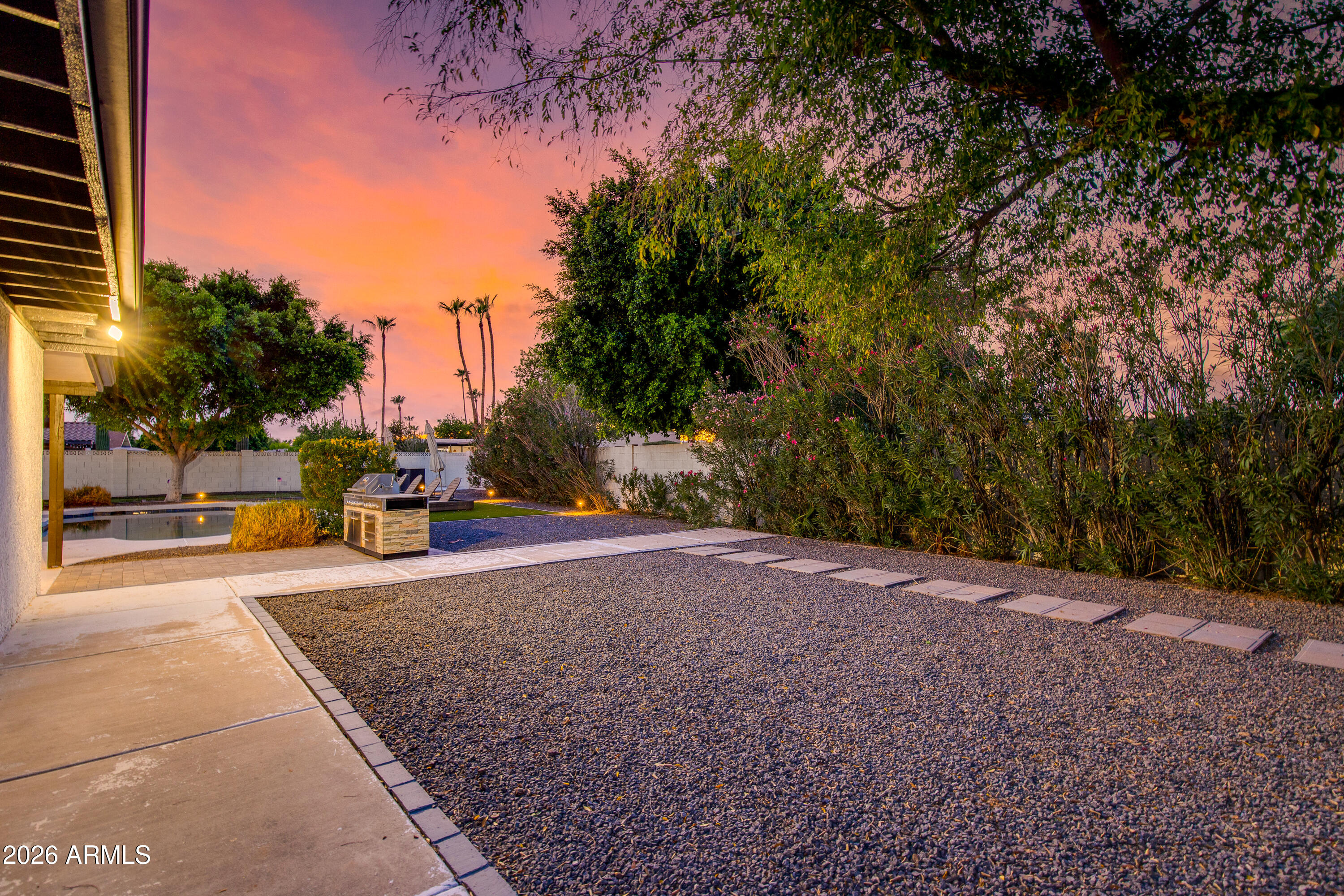 5802 E CORRINE Drive
