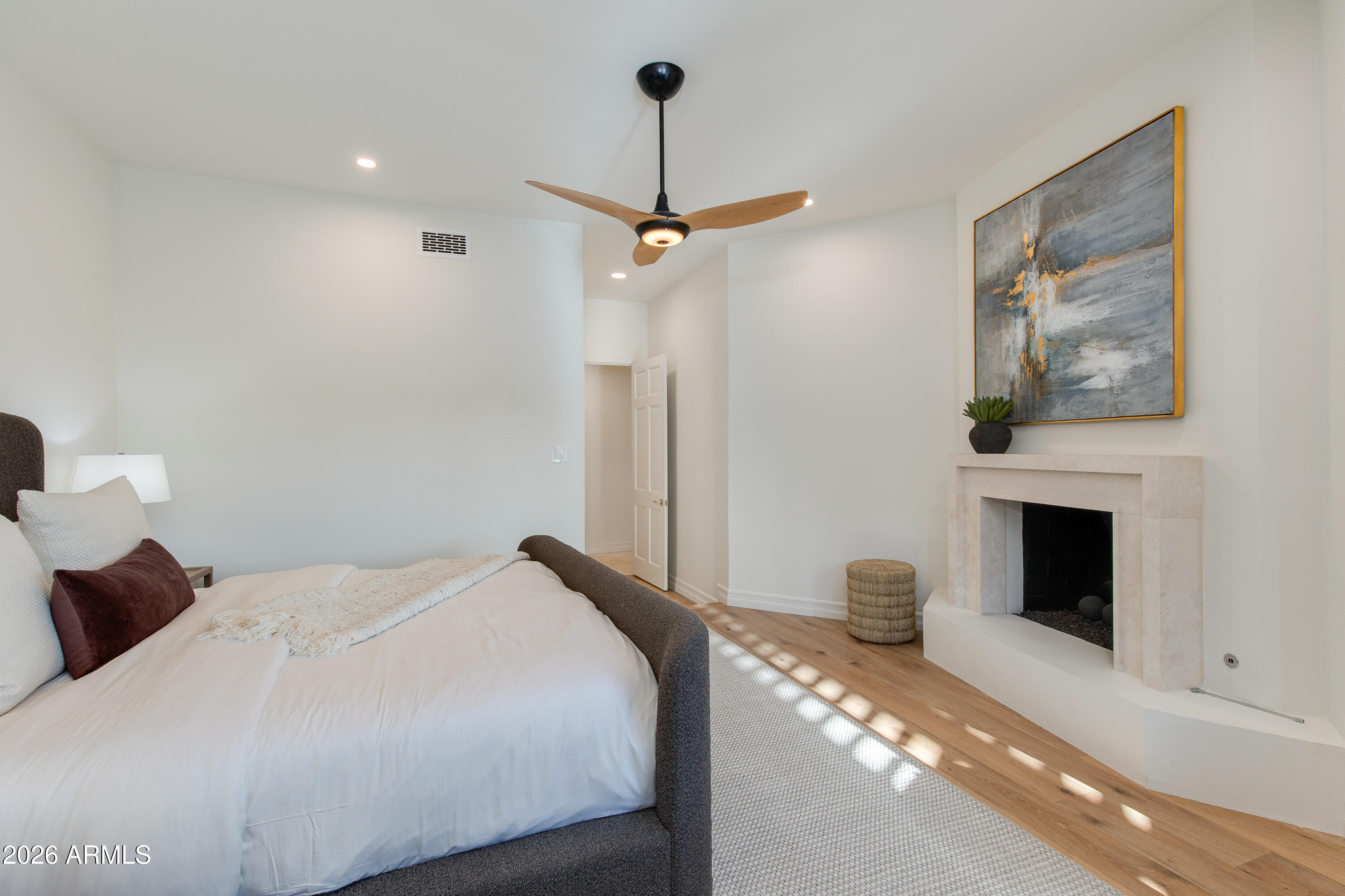 5654 E MESQUITE Lane