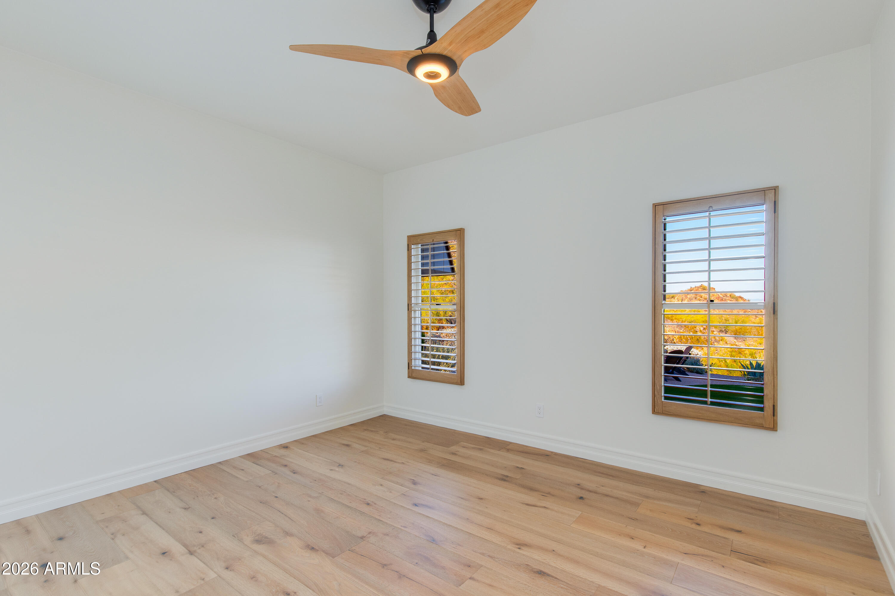 5654 E MESQUITE Lane
