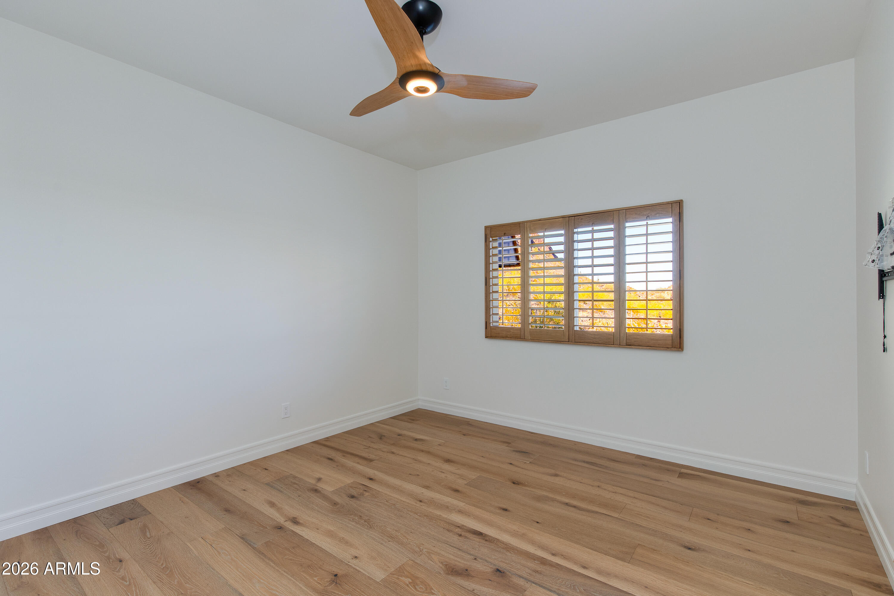 5654 E MESQUITE Lane