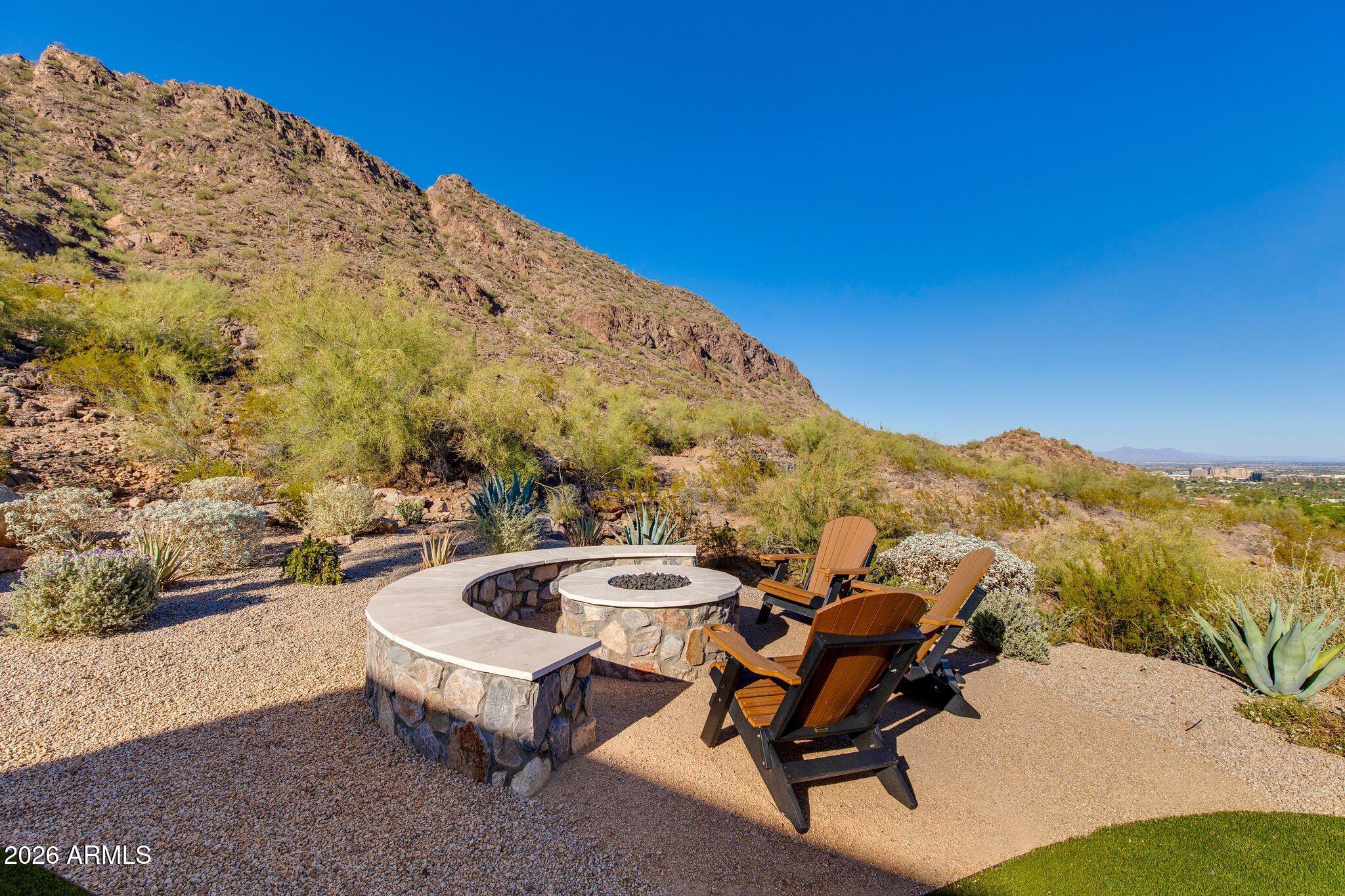 5654 E MESQUITE Lane