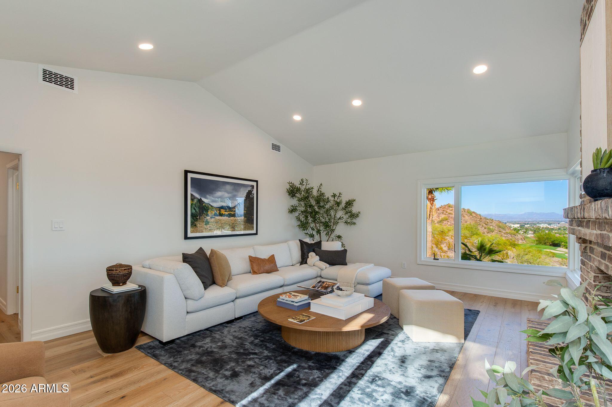 5654 E MESQUITE Lane