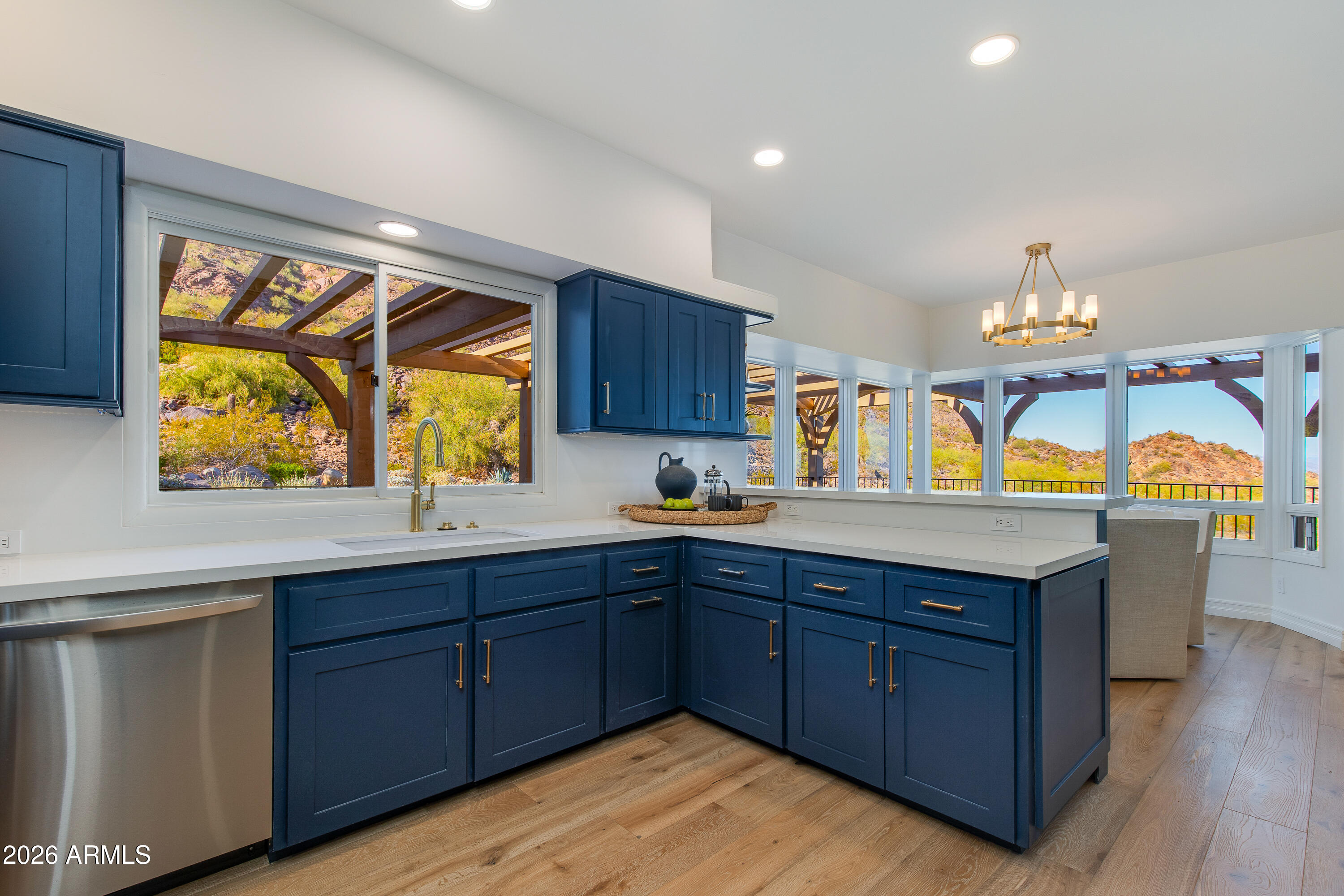 5654 E MESQUITE Lane