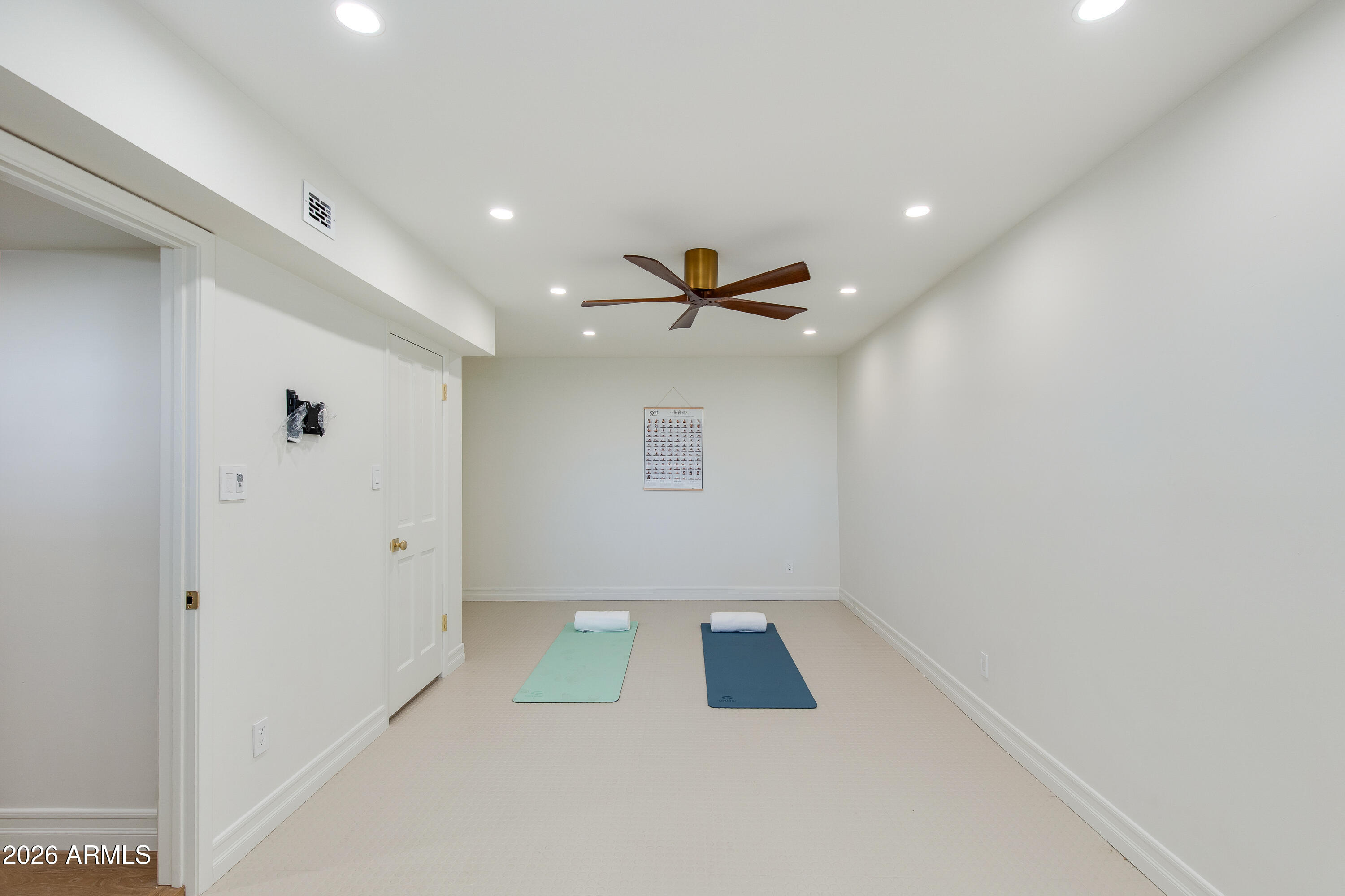 5654 E MESQUITE Lane