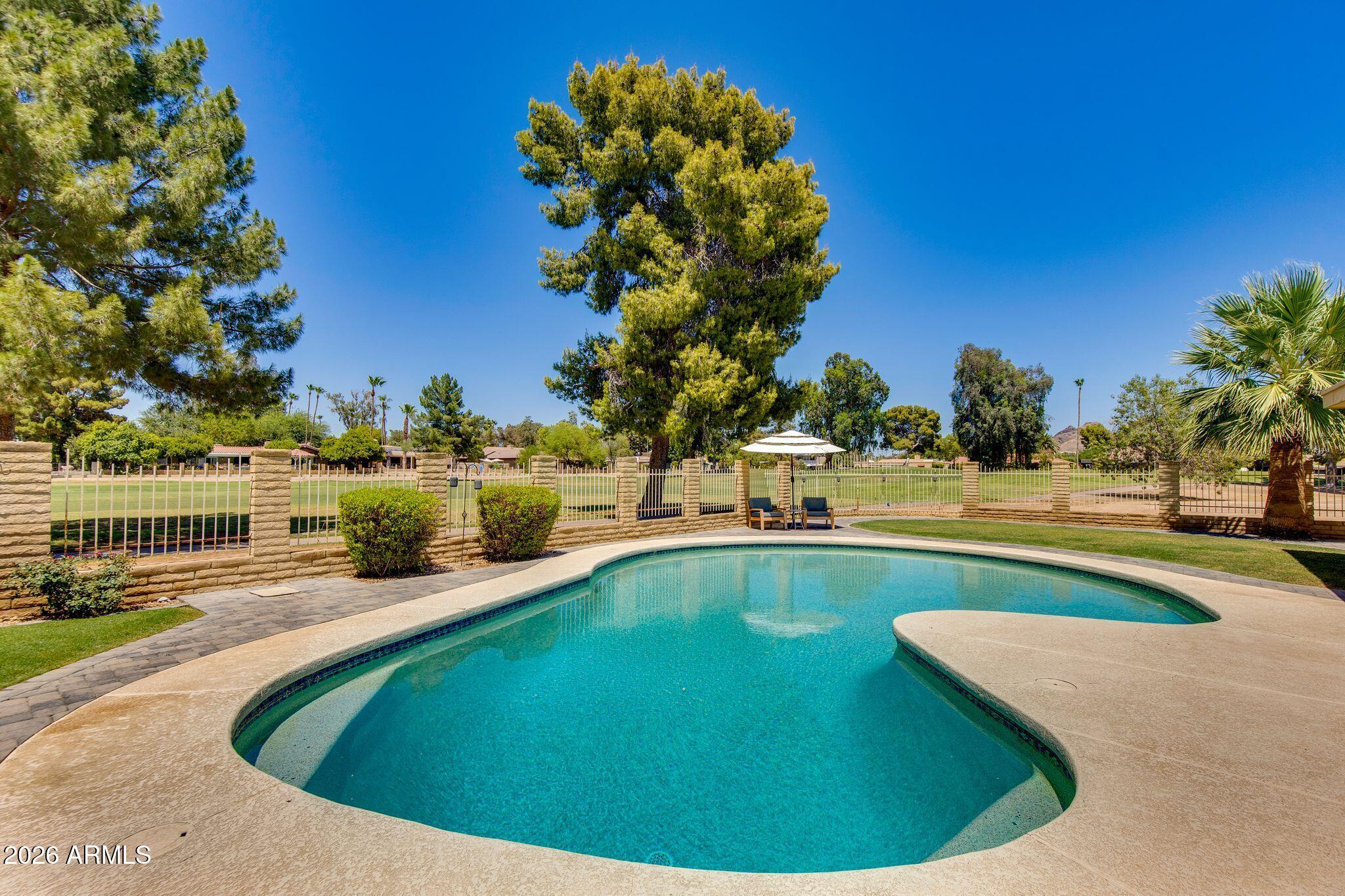 512 W MOON VALLEY Drive