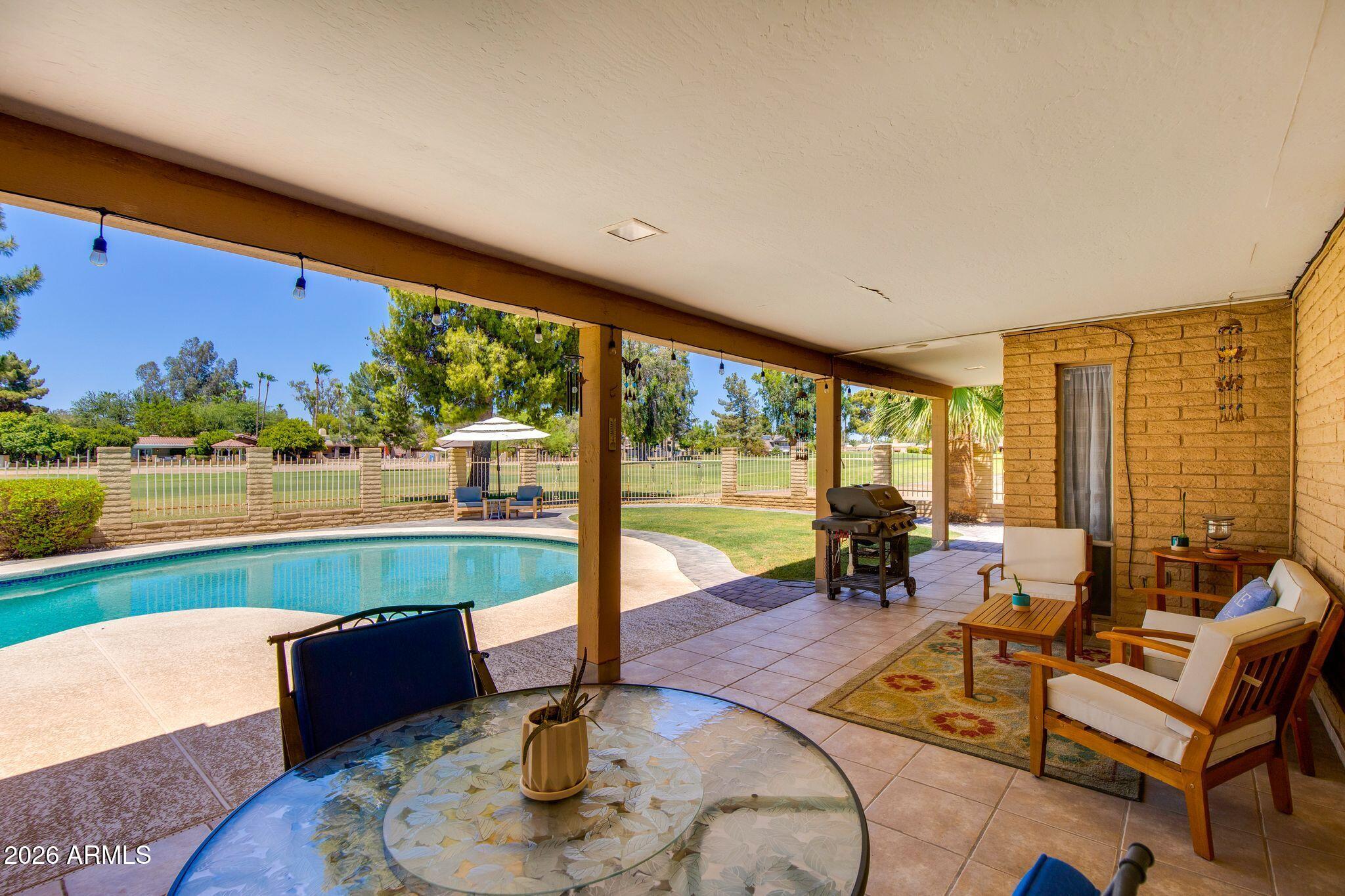 512 W MOON VALLEY Drive