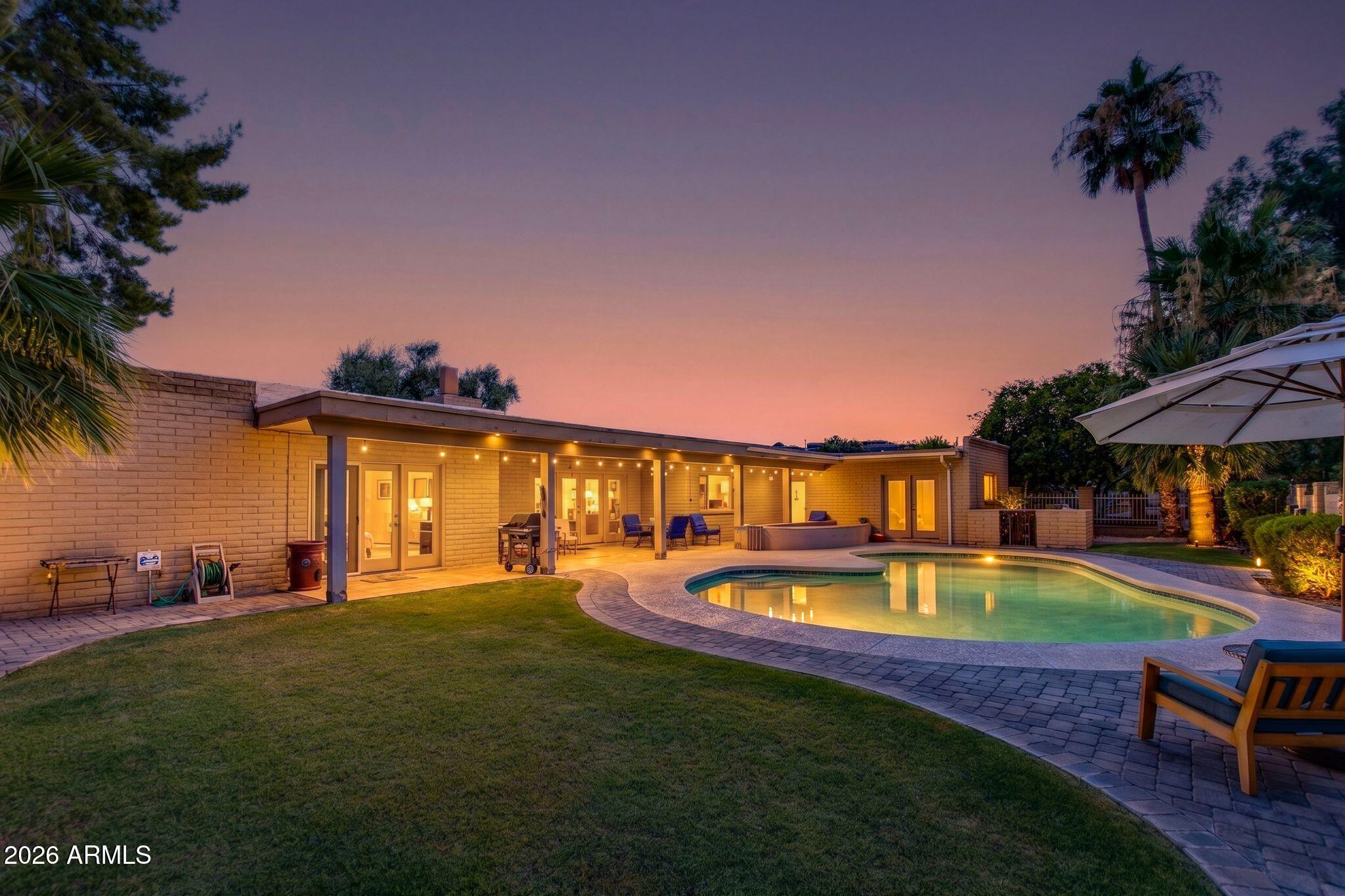 512 W MOON VALLEY Drive