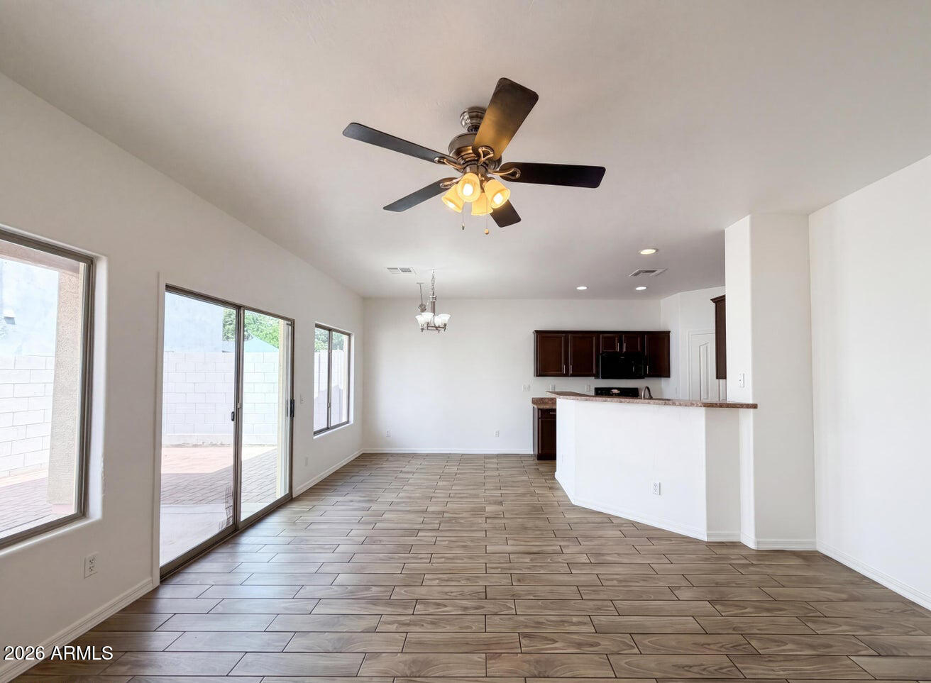 606 W BEAUTIFUL Lane