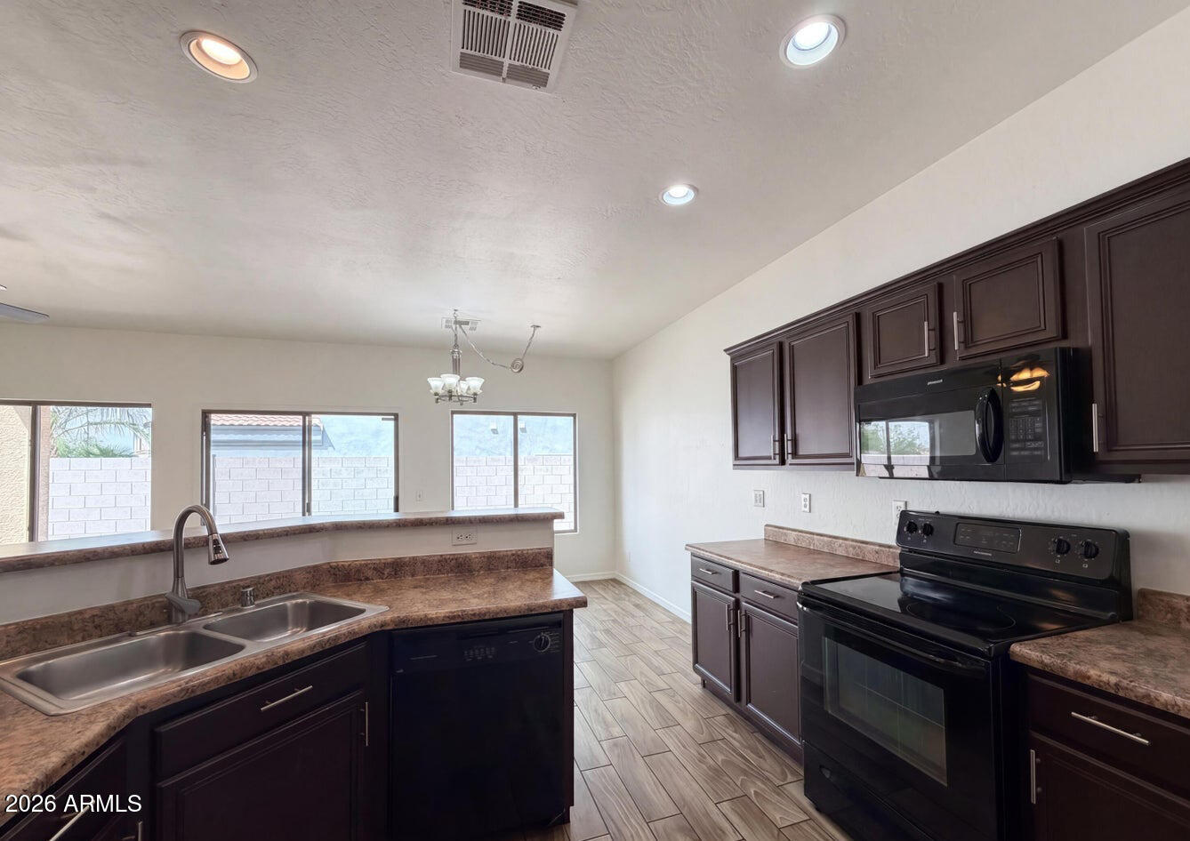 606 W BEAUTIFUL Lane