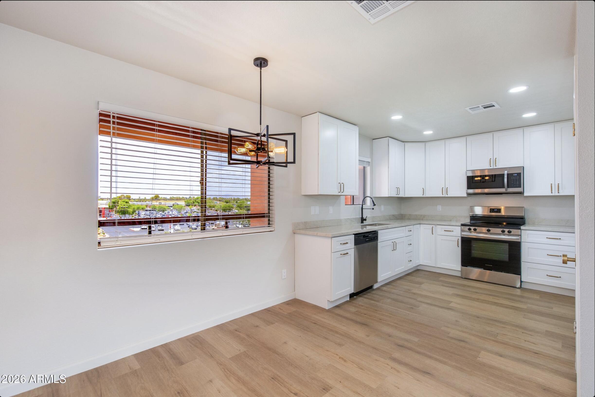 12222 N PARADISE VILLAGE Parkway S 440