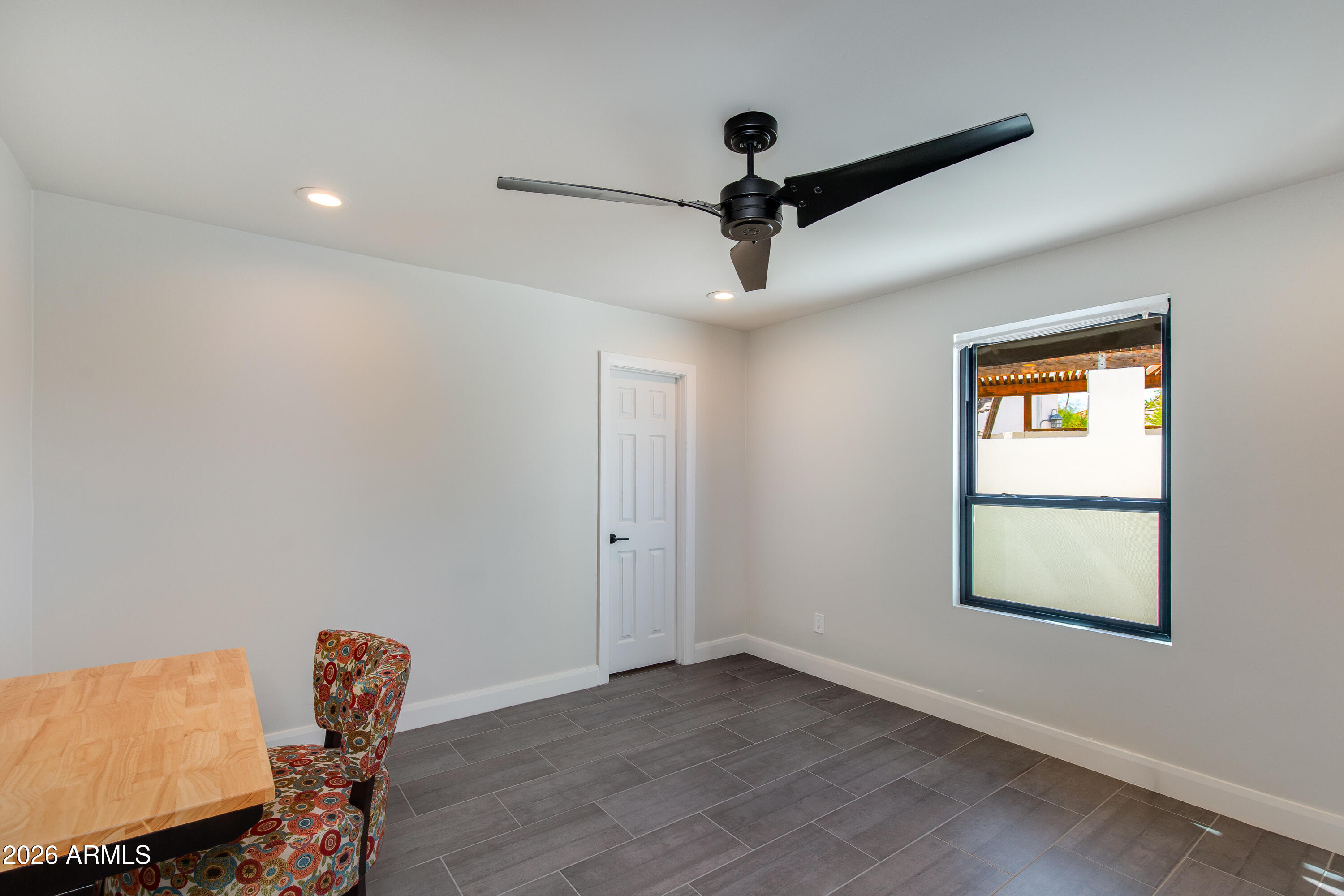 2409 E SOLANO Drive