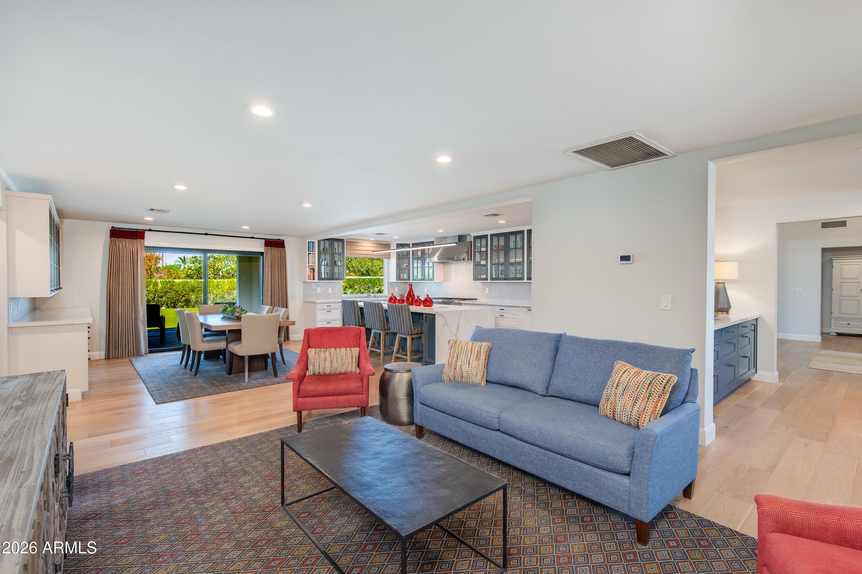 2409 E SOLANO Drive